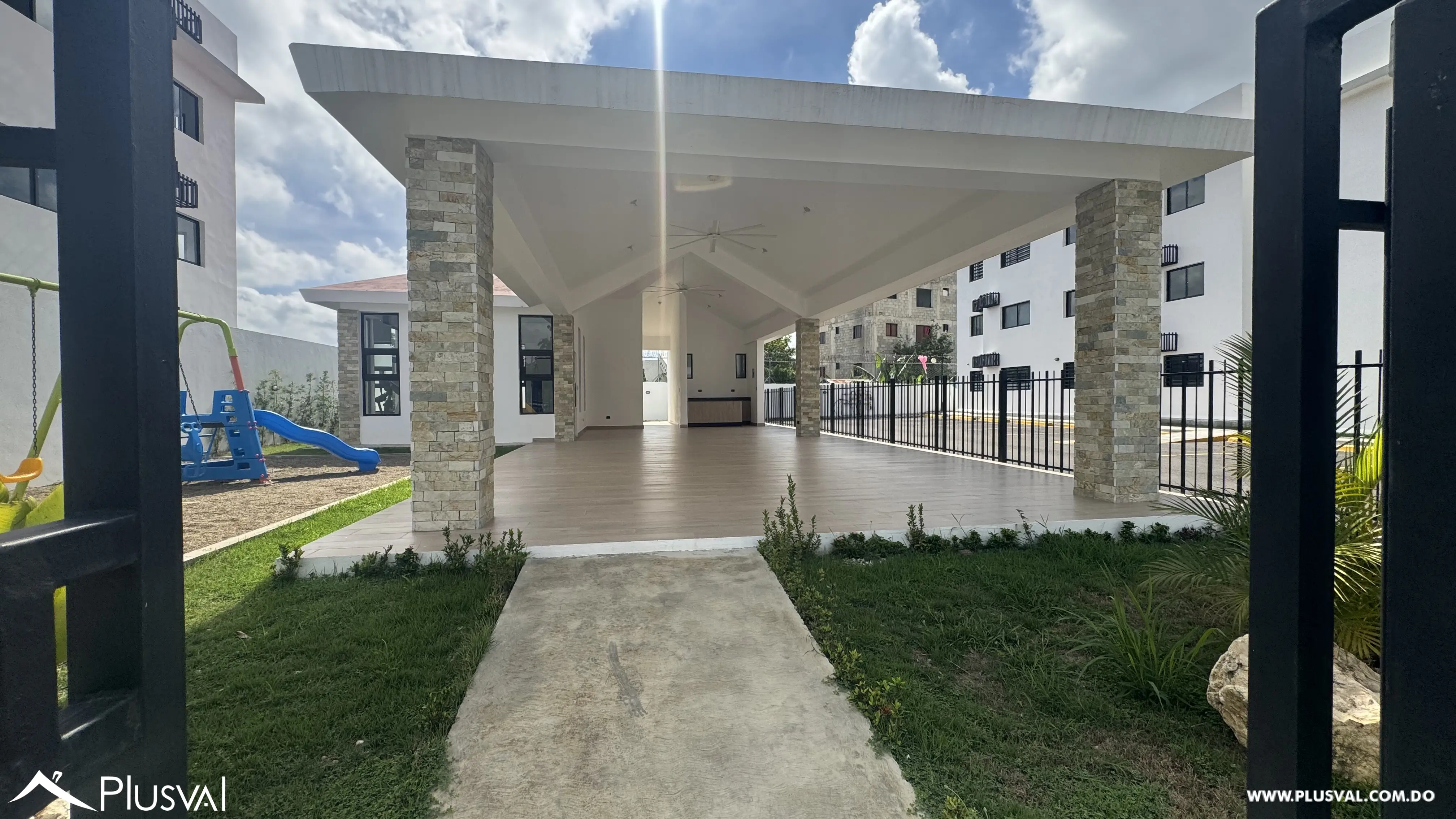 Apartamentos En Renta en la Urb. Jardines del Sur 532555