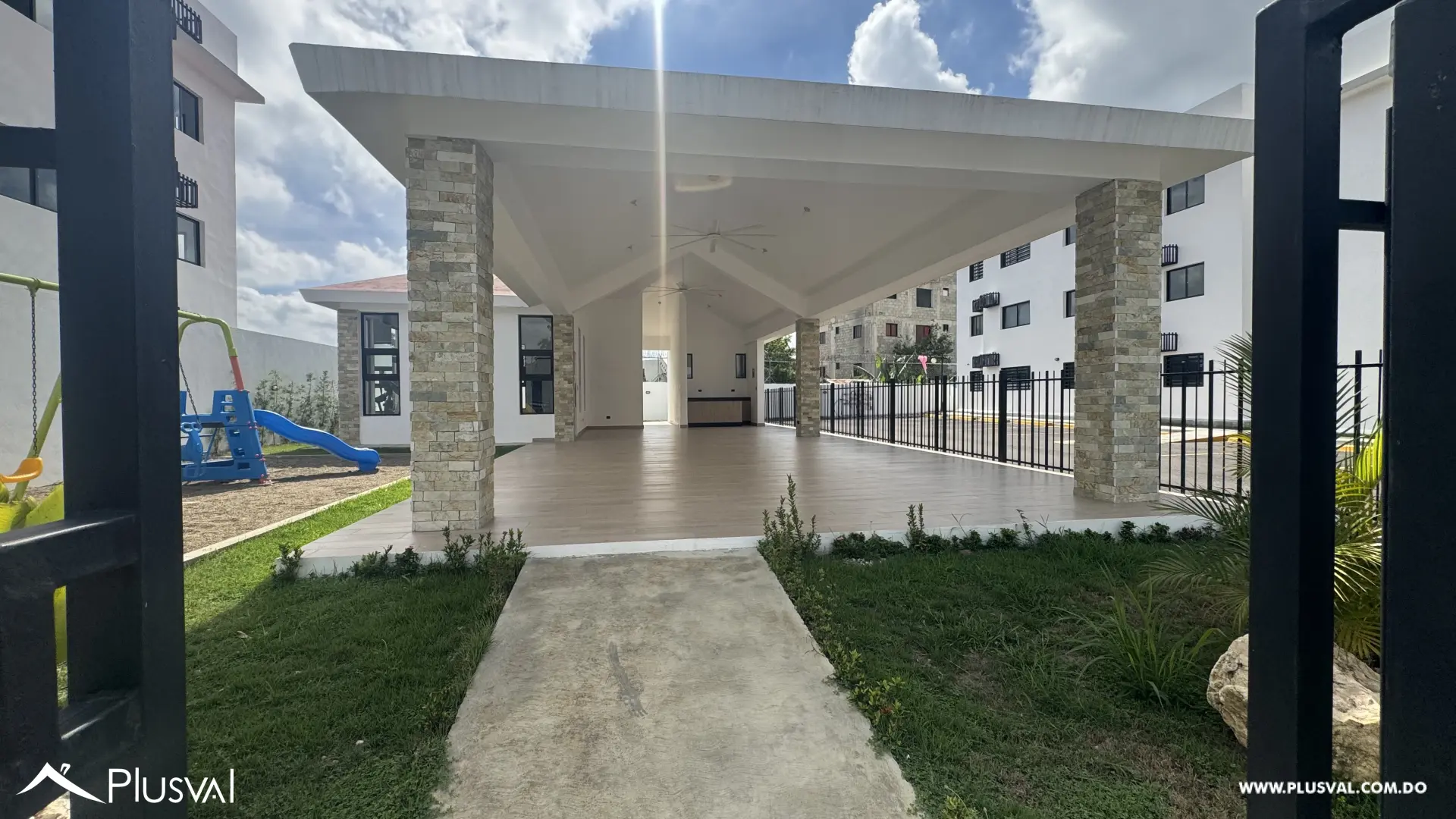 Apartamentos En Renta en la Urb. Jardines del Sur 532555