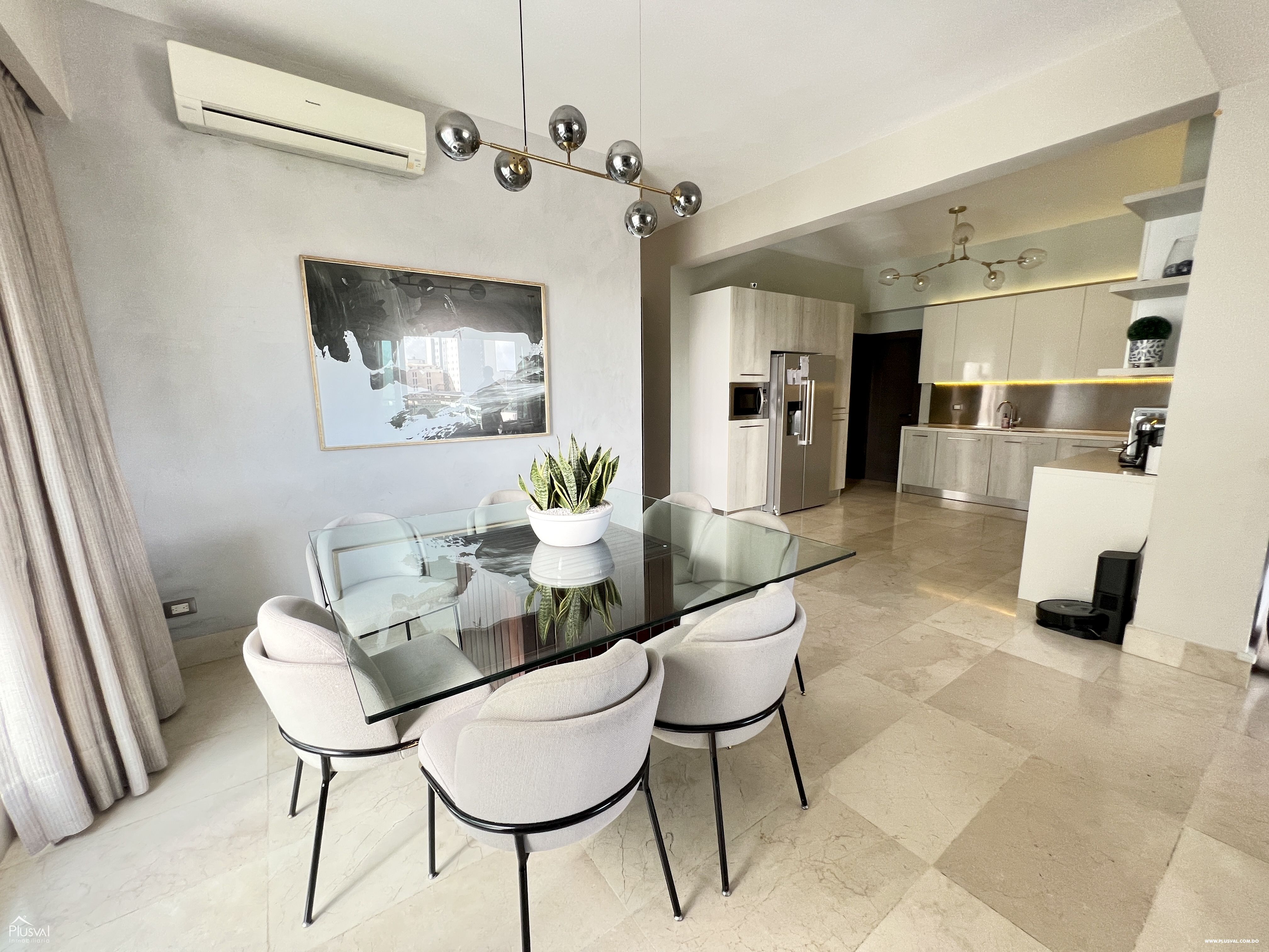 Impresionante  y Amplio Apartamento en Venta en Zona Exclusiva de Santiago. 238820