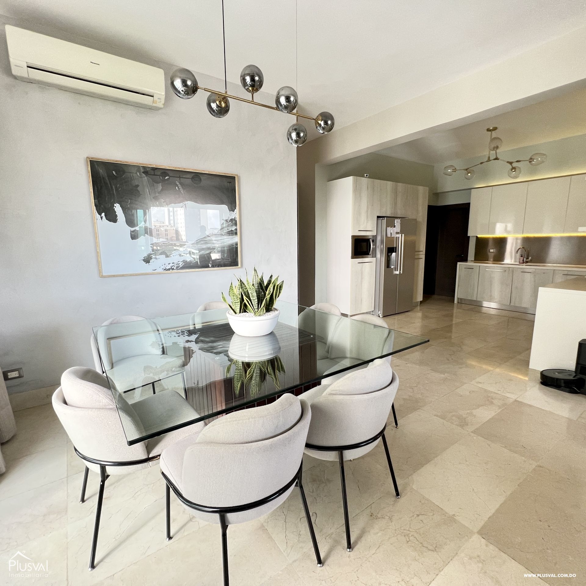 Impresionante  y Amplio Apartamento en Venta en Zona Exclusiva de Santiago. 238820