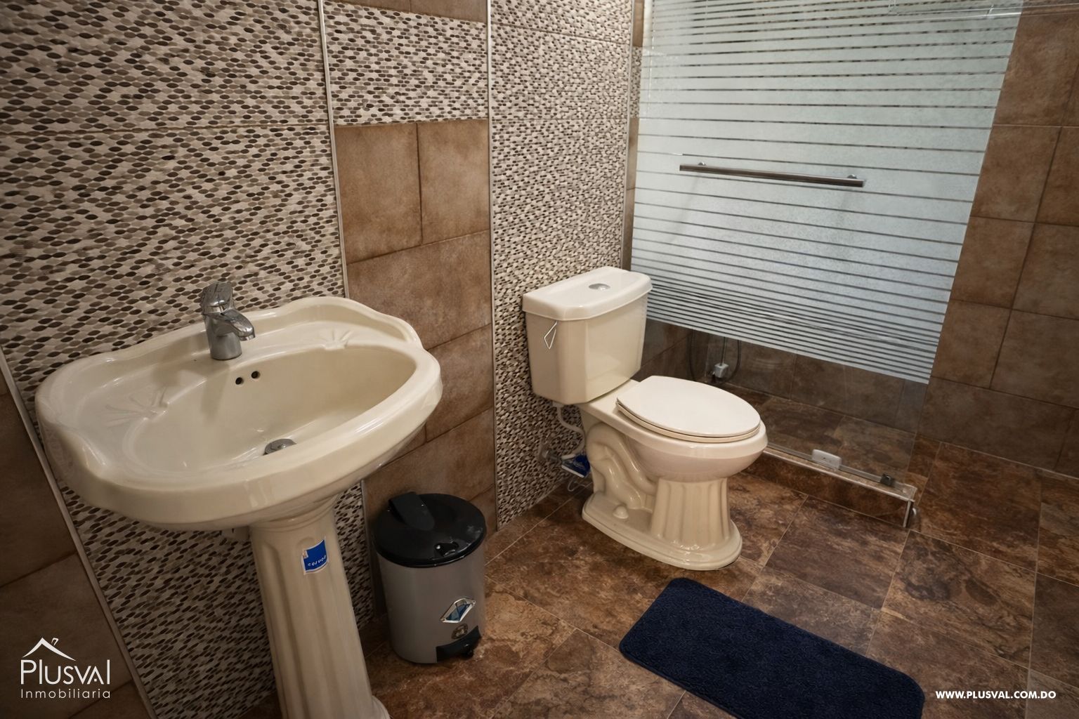 Casa de amplia con Piscina a 3 Minutos del Próximo City Center 498905