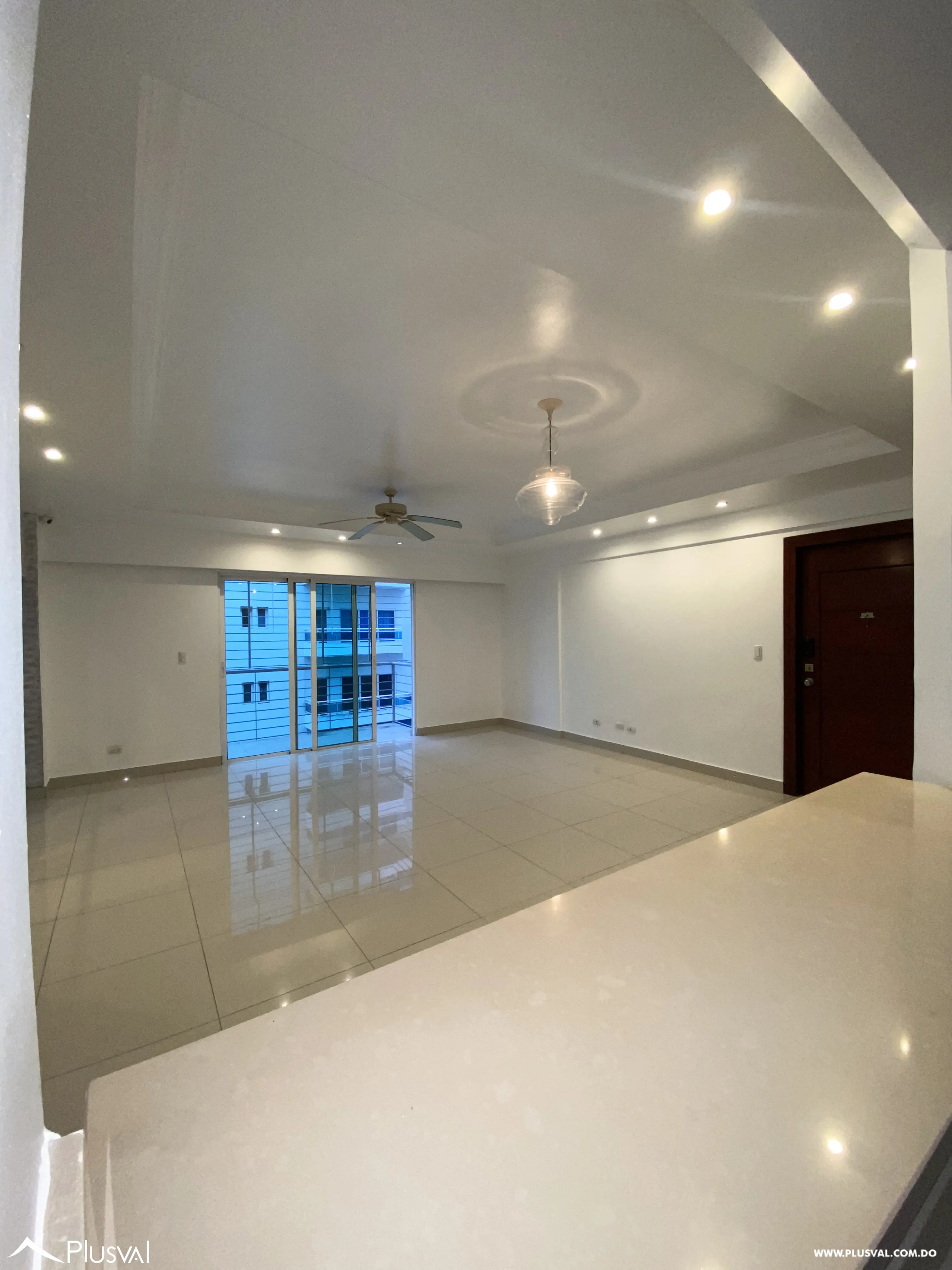 Se alquila amplio apartamento en Serralles. 469171