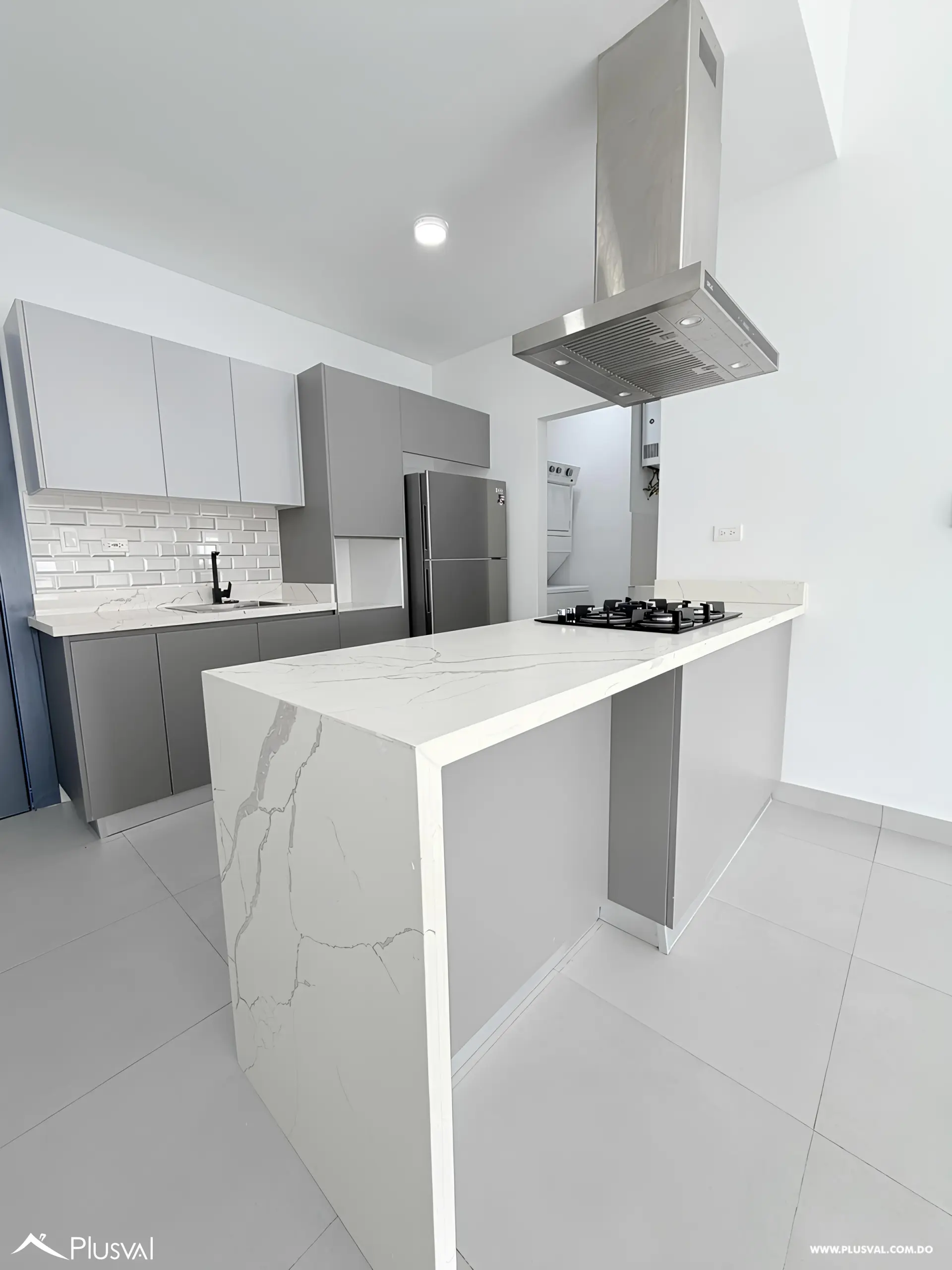 Se alquila Apartamento piso alto con LB completa 520857