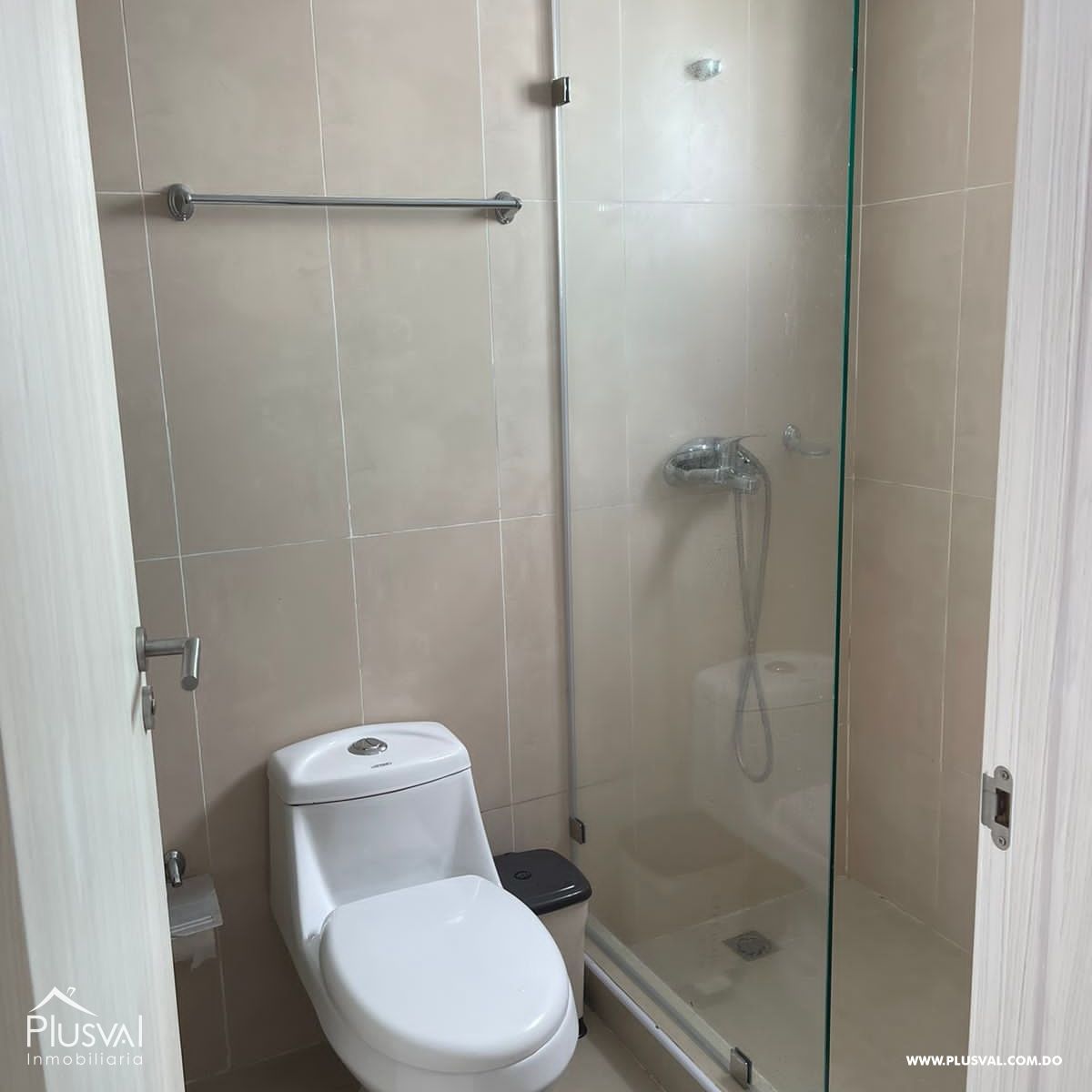 Apartamento amueblado en venta en Punta Cana con vista a la piscina 322024