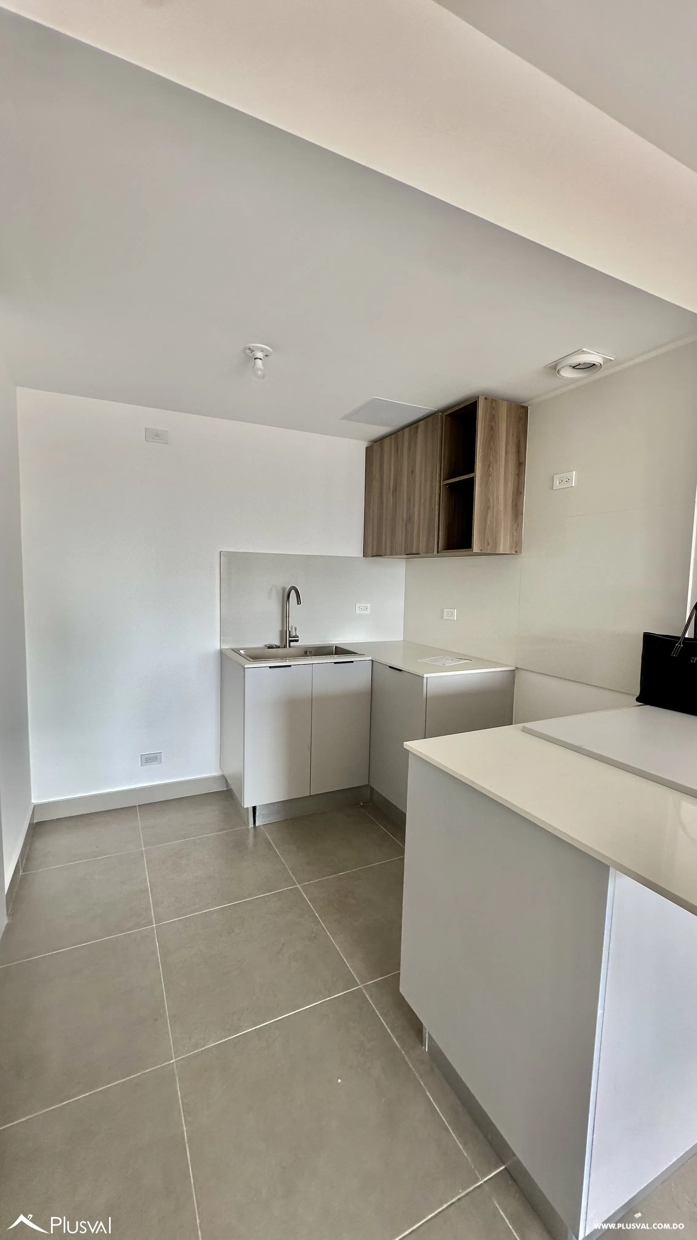 Apartamento en Alquiler en Gazcue – 2 Habitaciones, 2 Parqueos y Línea Blanca Incluida 476702