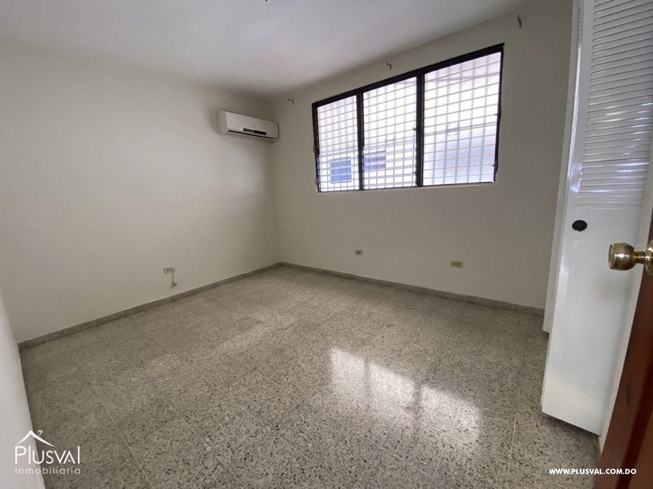 Local Comercial Amplio en Alquiler en Naco con Parqueos y Entrada Independiente 492058