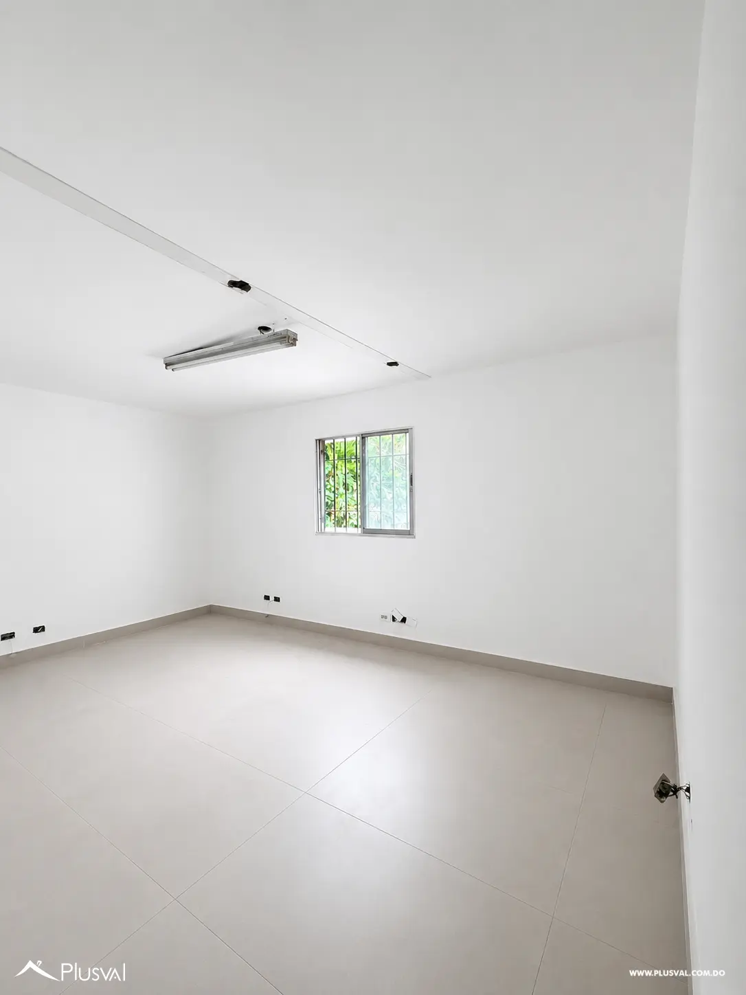 Alquilo Excelente Local Comercial en 2do Nivel en el Vergel 524555