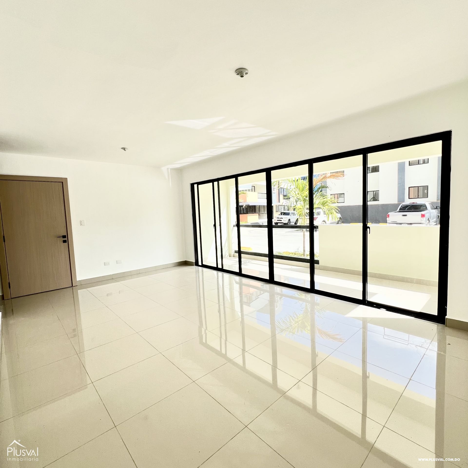 Apartamento con terraza de 80 Mt2 de venta en la AV. Jacobo Majluta 415404