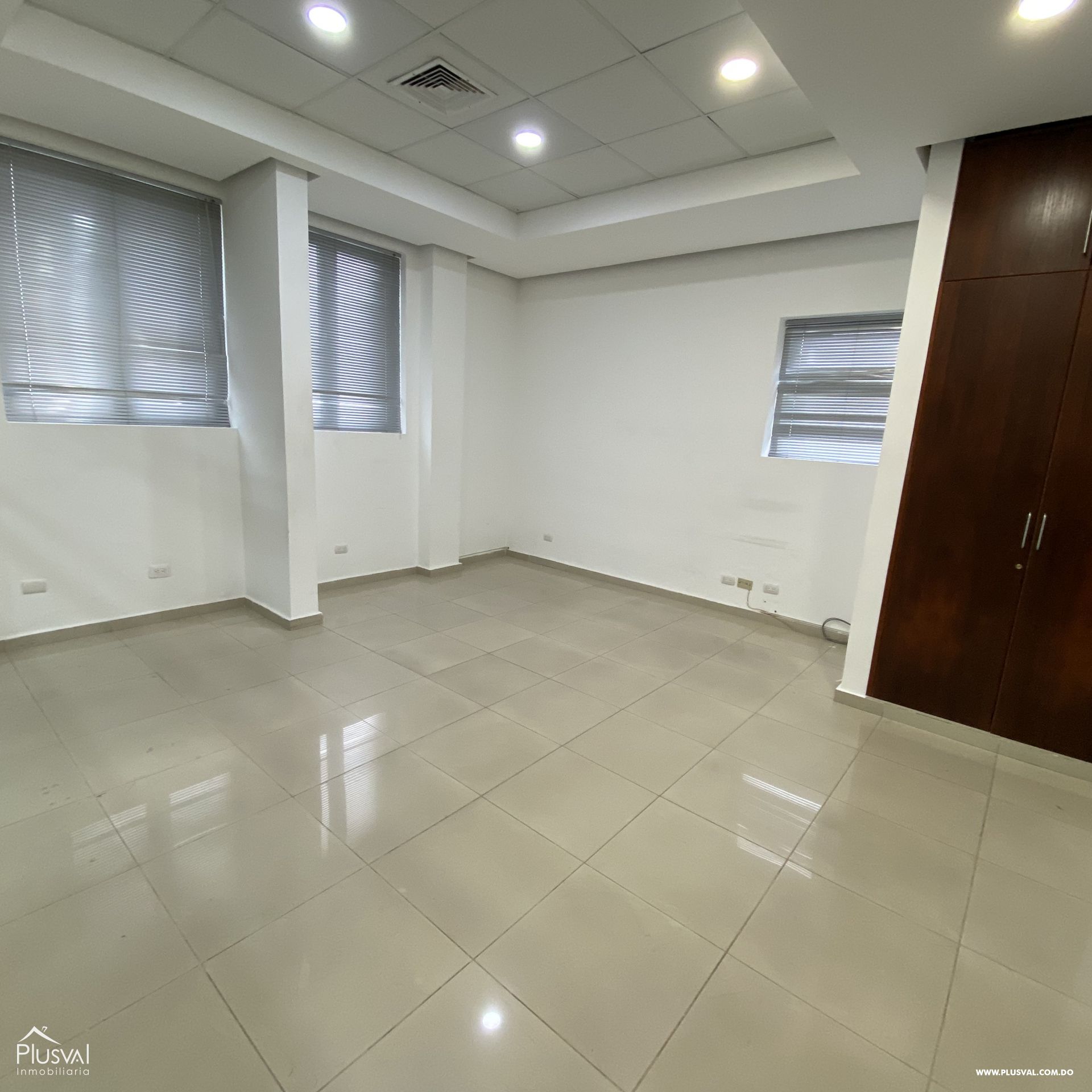 Excelente local de oficina en alquiler en el sector de Naco 487601