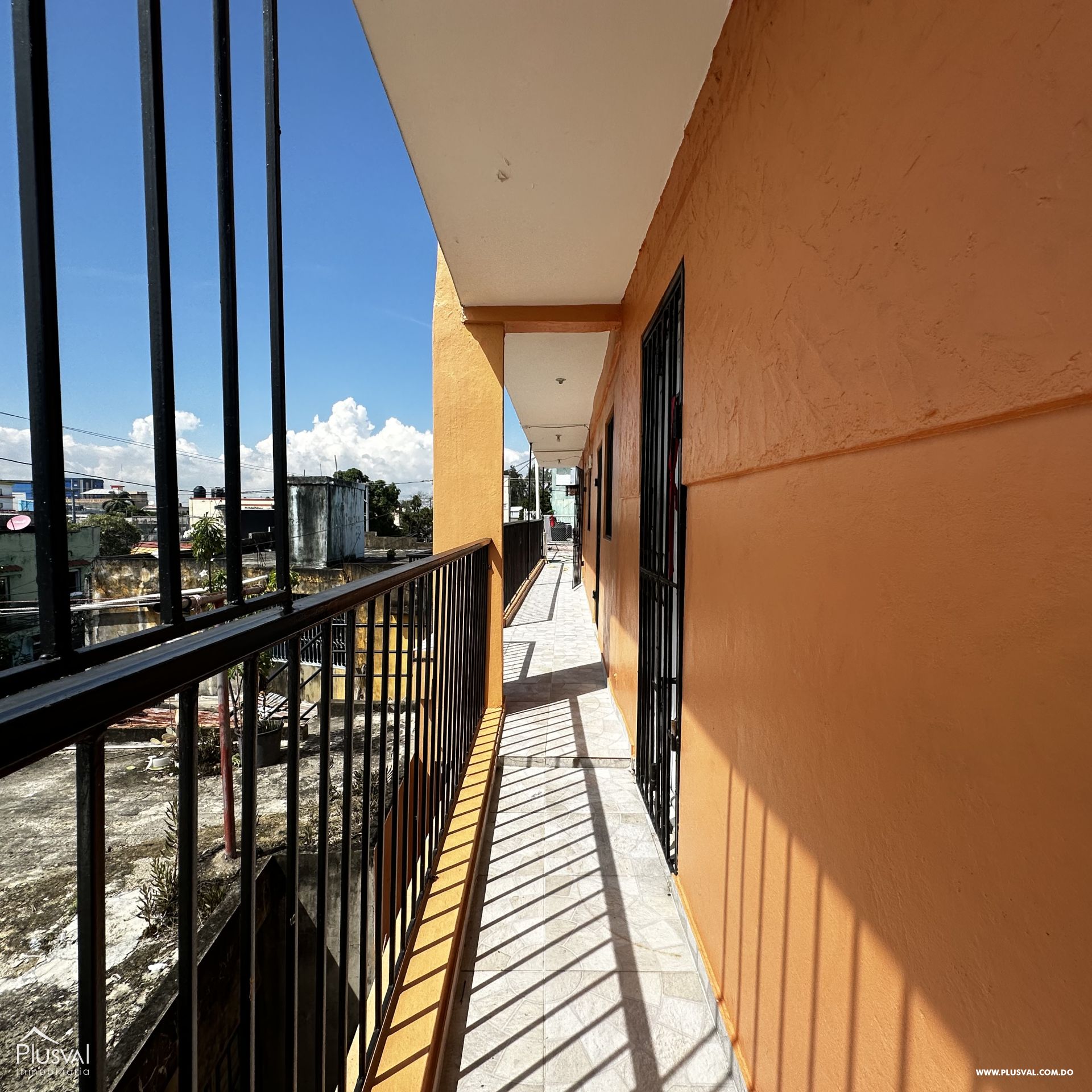 Hermosa plaza comercial 381793