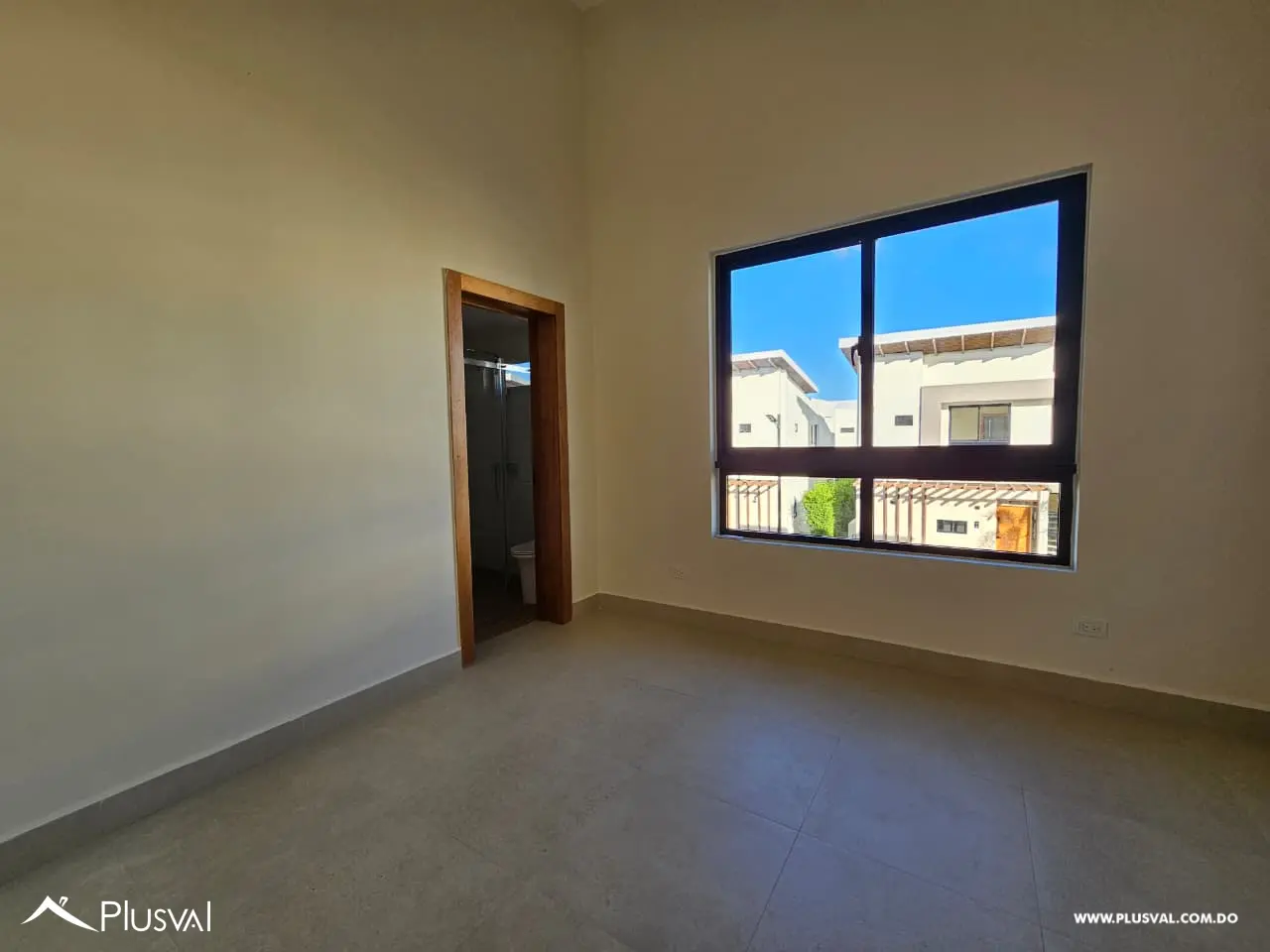 Casa en renta con piscina, terraza y jardín privado, amplios espacios y concepto abierto 477959