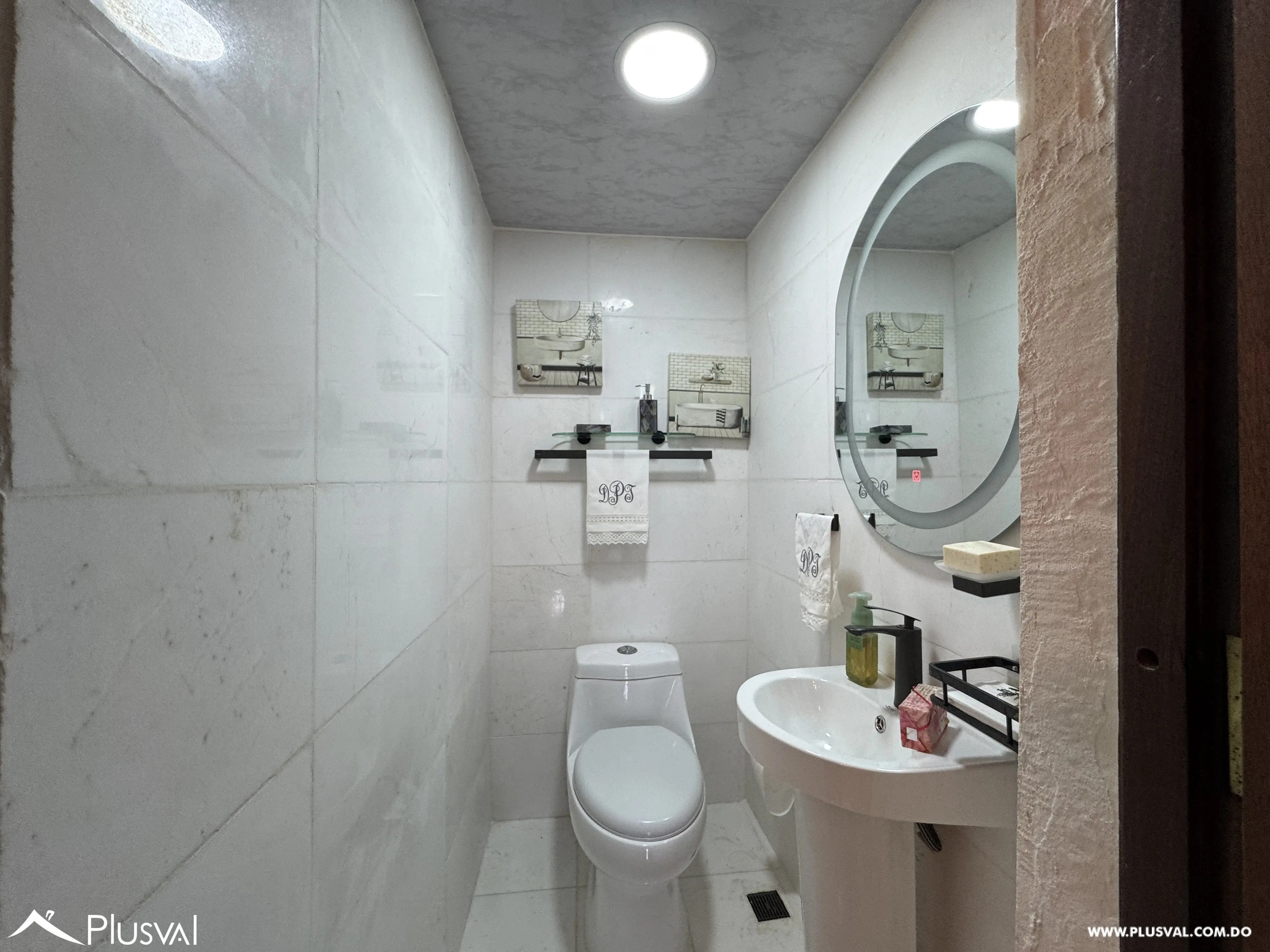 Apartamento en venta en Evaristo Morales | 3 habitaciones con baño, 2 parqueos, piso alto 498298