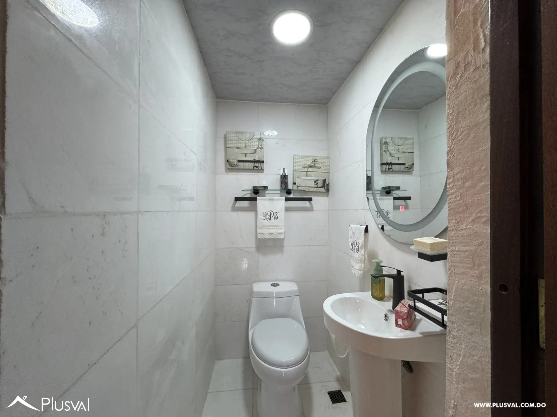 Apartamento en venta en Evaristo Morales | 3 habitaciones con baño, 2 parqueos, piso alto 498298