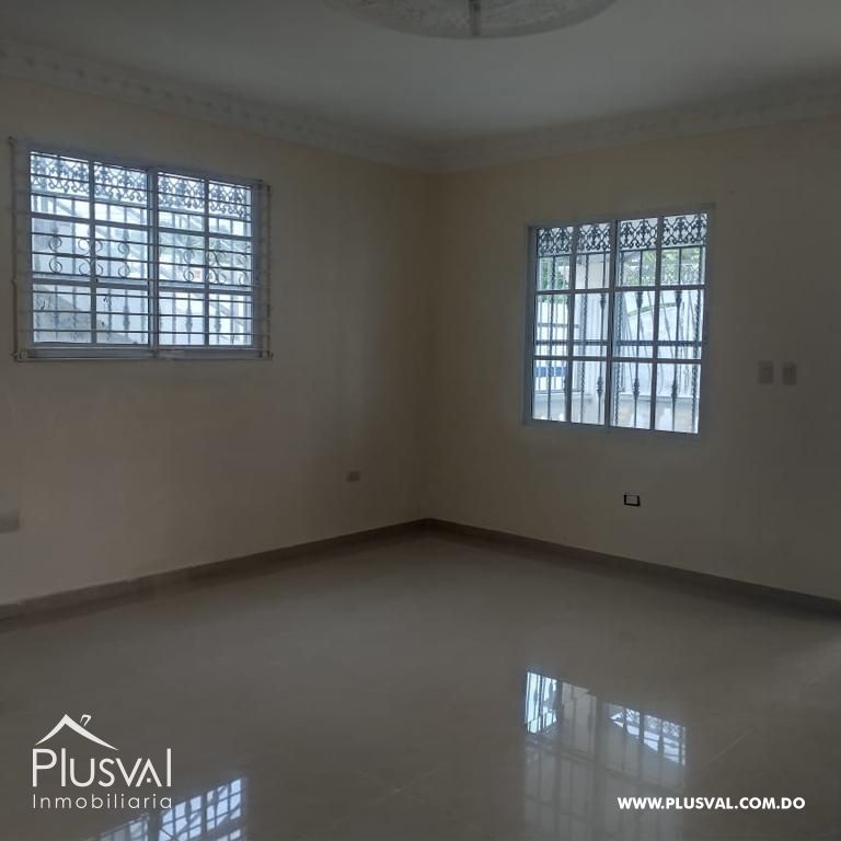 Amplia casa de dos niveles en venta en excelente zona 301978