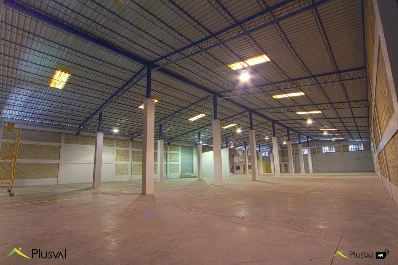Alquiler Nave Villa Aura 446000