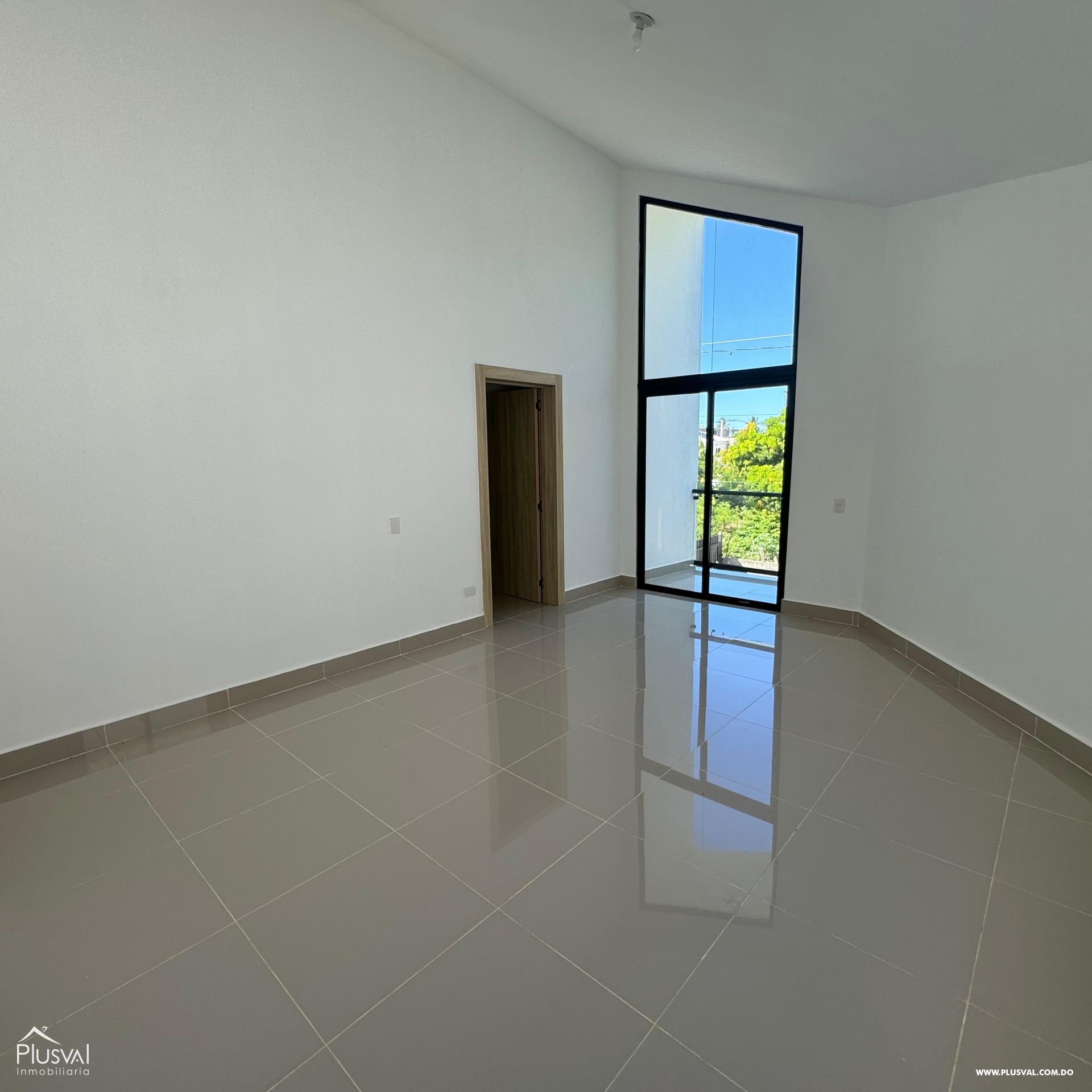 Villa de dos niveles con Piscina en venta ubicada en el corazón de Cabarete, a pocos minutos de la playa 385510