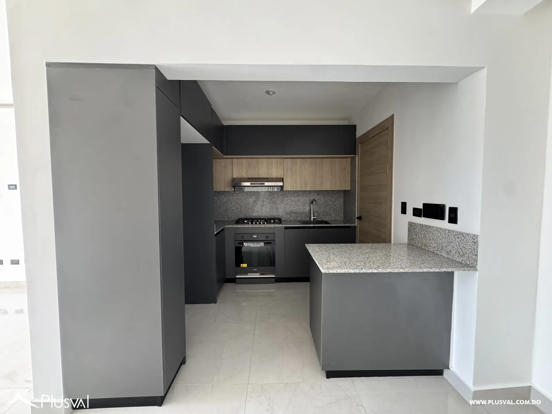 Apartamento en venta ubicado en un 4to nivel con ascensor y terraza 528948