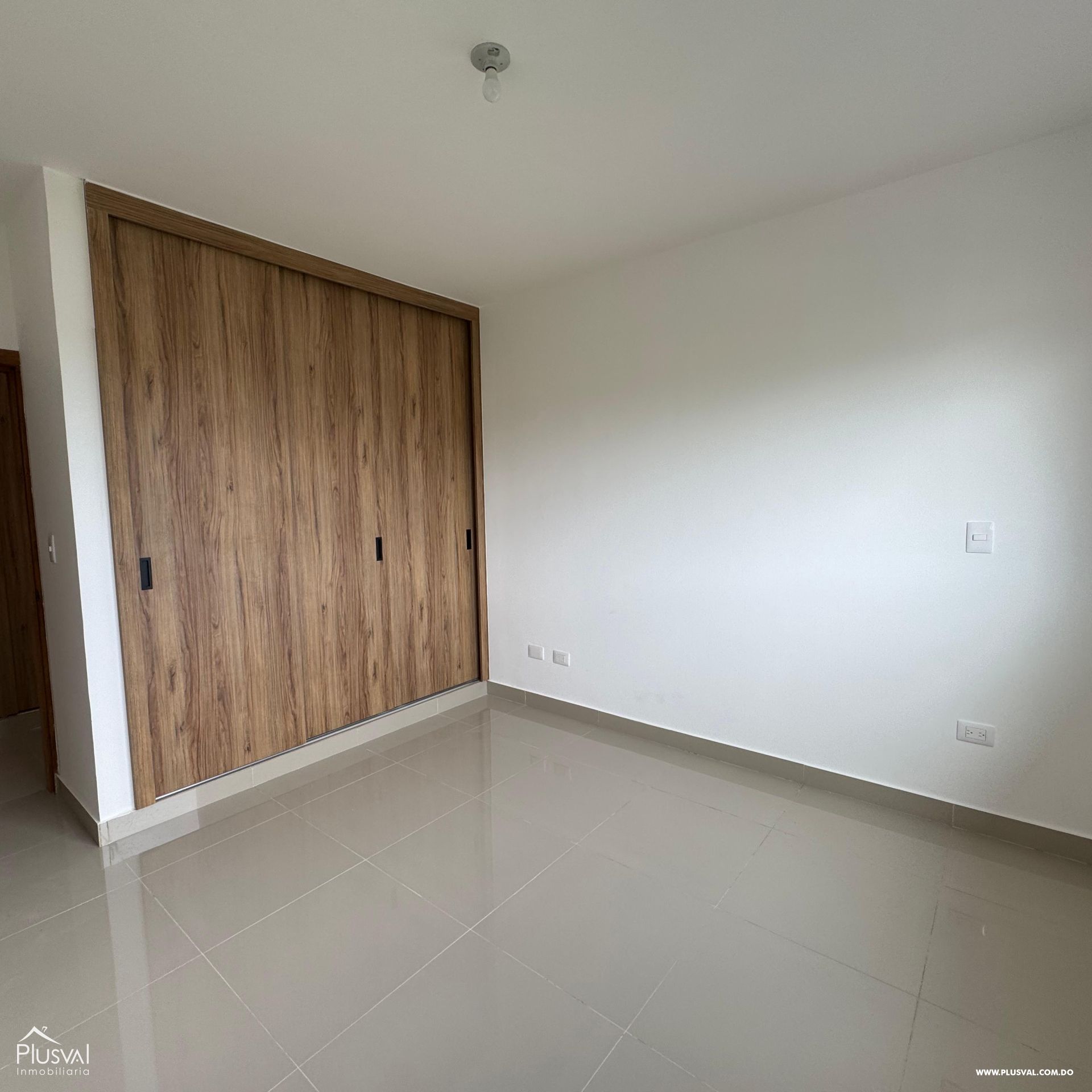 Amplio apartamento residencial ubicado en un 4to nivel con terraza, ideal para los amantes de la naturaleza y de la cordillera. 501313