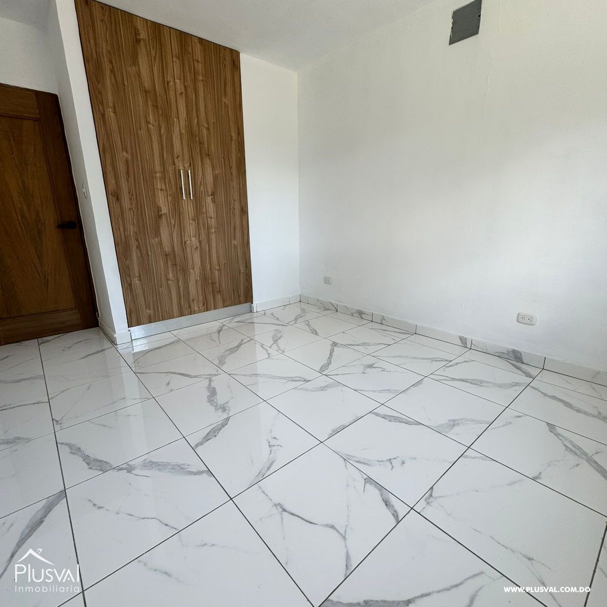 Excepcional Apartamento en exclusivo sector y privado con la privacidad y un encantador patio en el Segundo nivel, Estilo terraza en Santiago 340701