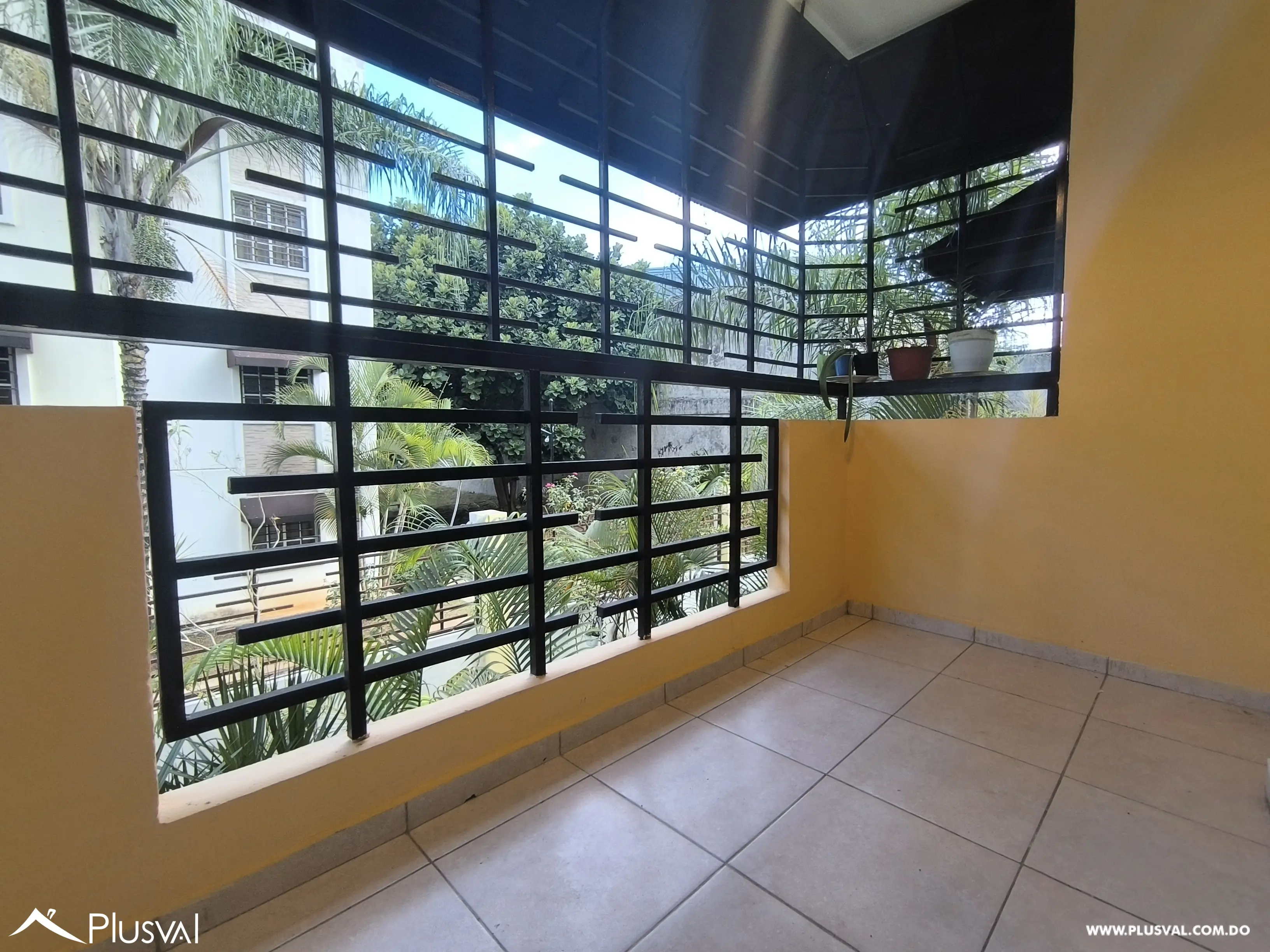 Amplio Apartamento de 3 Habitaciones en Venta en Autopista San Isidro 526866