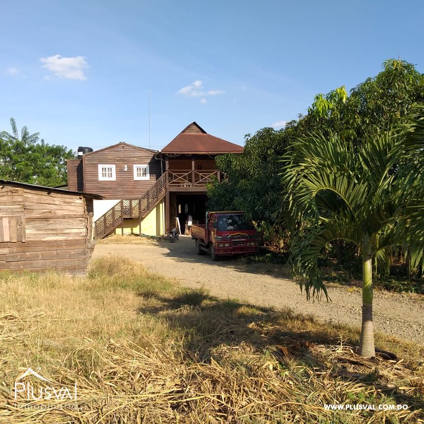 Amplia Nave Industrial/Comercial con Gran Terreno y Excelente Ubicación 438284
