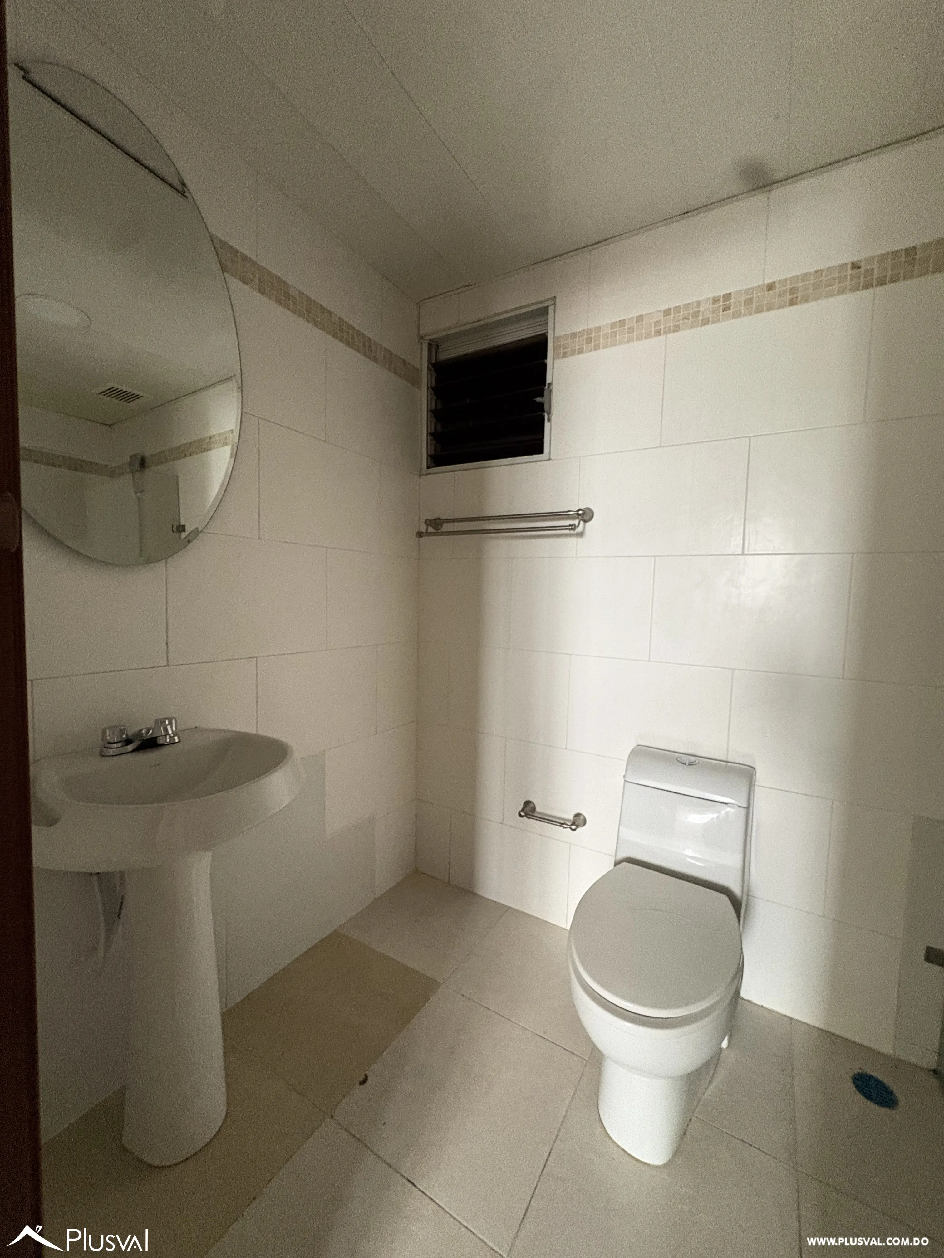 Cómodo apartamento en venta en Evaristo Morales. 532440