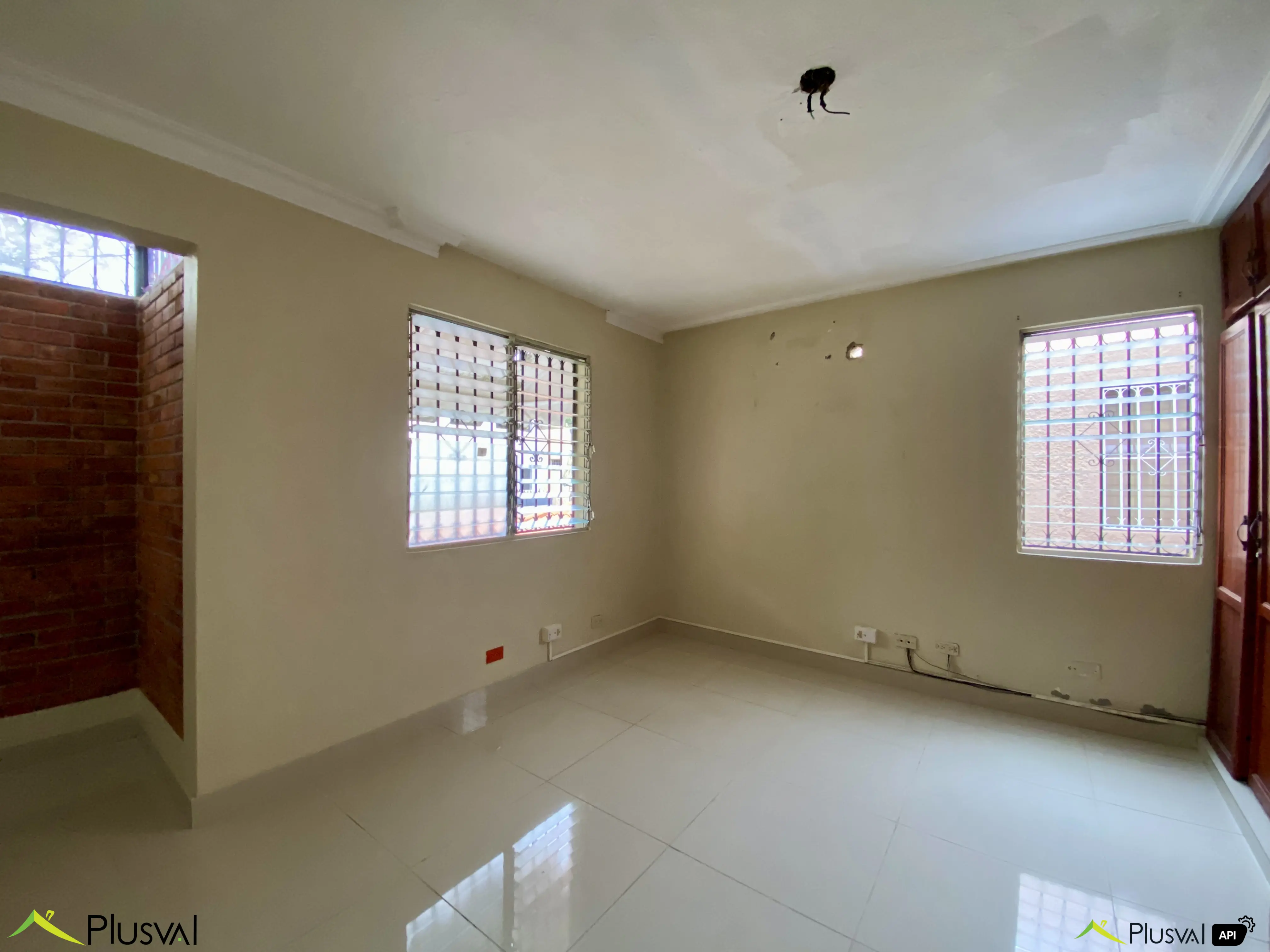 Casa Comercial de Dos Niveles en Alquiler en Urbanización Fernández – Ideal para Oficinas o Negocio 450697