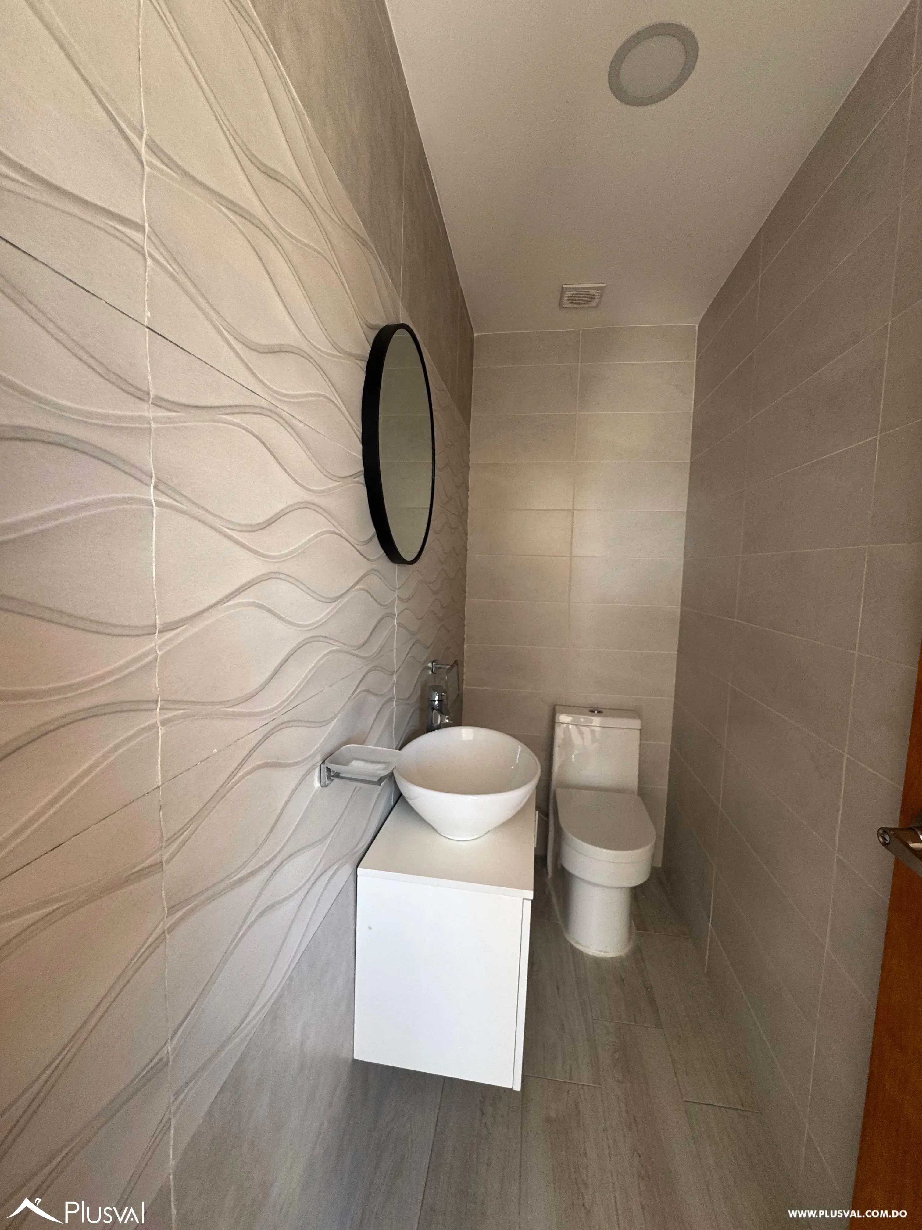 Alquiler de comodo apartamento en torre moderna de Evaristo Morales 458269