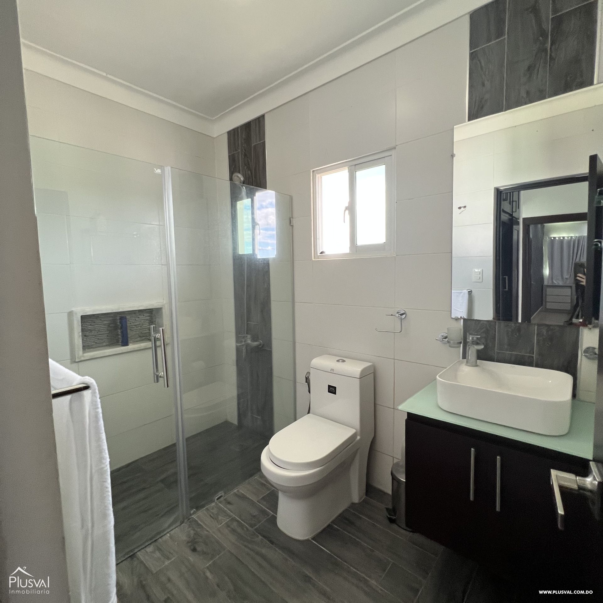Amplio penthouse en venta en zona privilegiada de Santiago. 246019