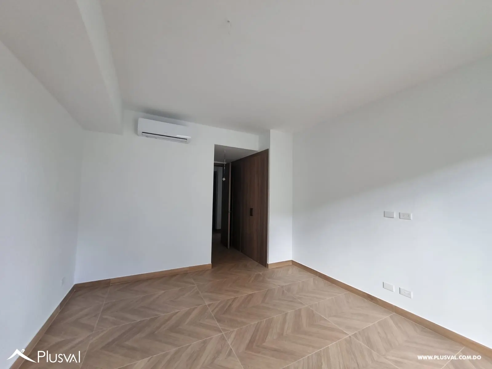 Apartamento en venta en Piantini piso 11 vista parcial al mar 504013