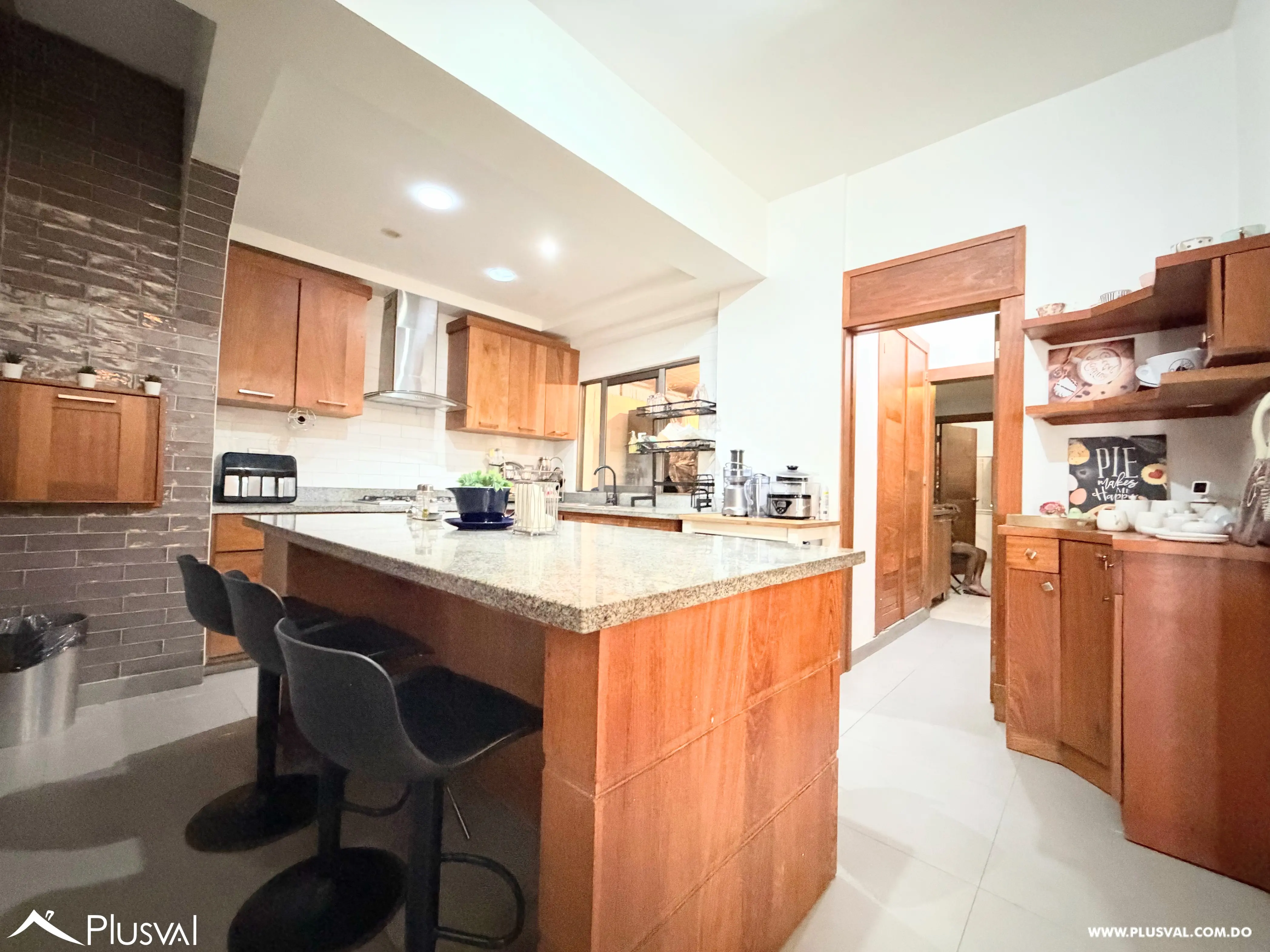 Se vende amplio apartamento de 4 habitaciones en Naco. 536782