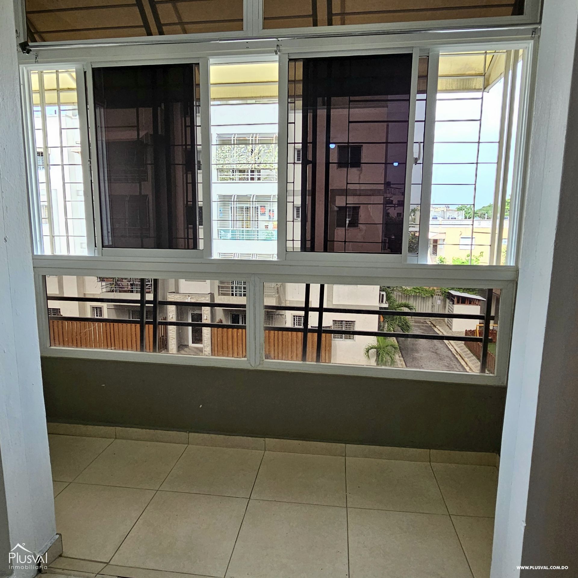 Apartamento de 3 habitaciones en Villa Aura, Residencial Cerrado 353721