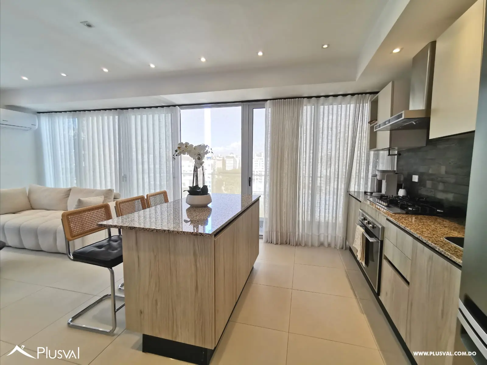Excelente apartamento en venta en piso alto en Naco 461012