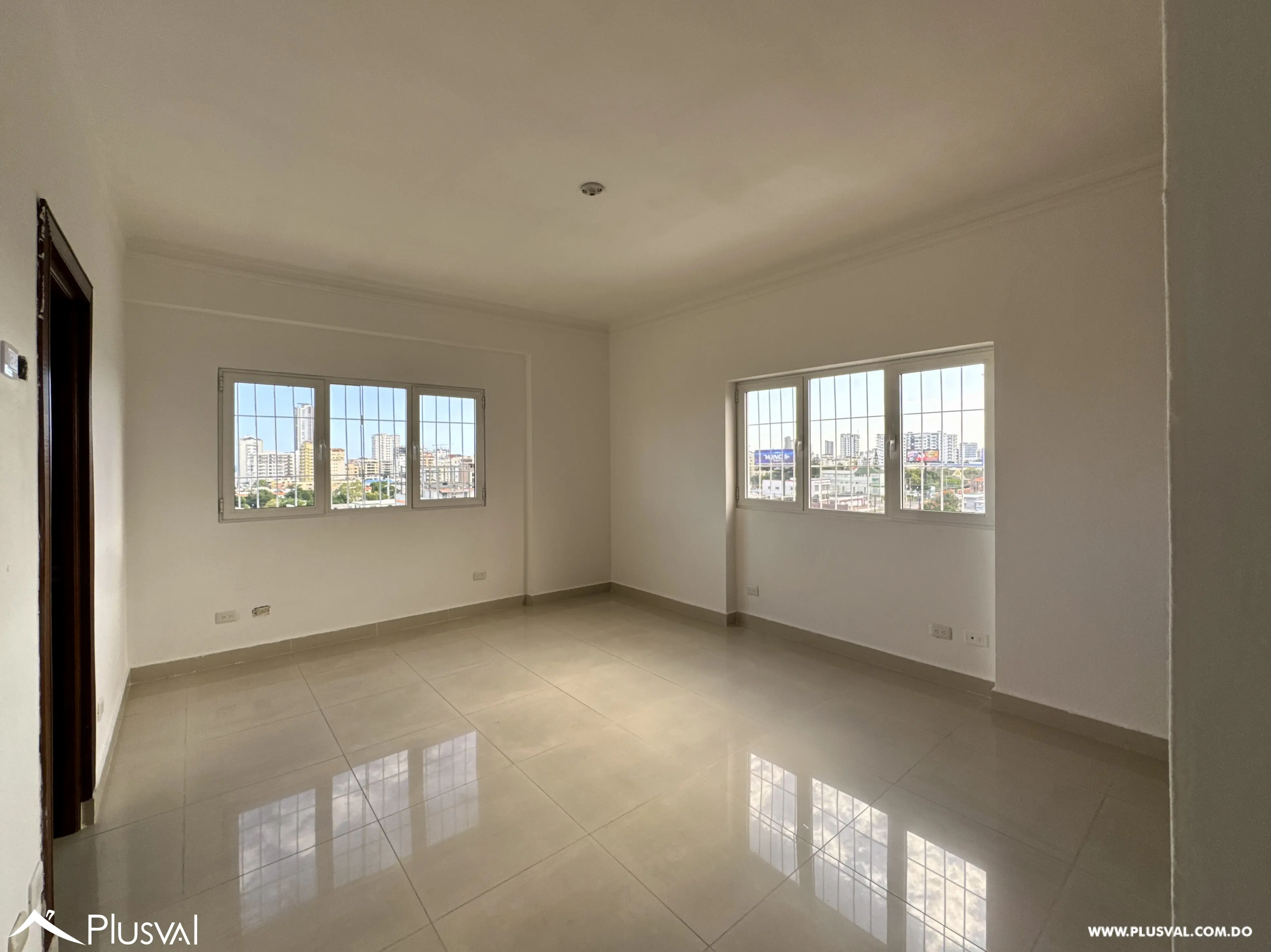 Alquilo apartamento de tres habitaciones en Evaristo Morales. 493674