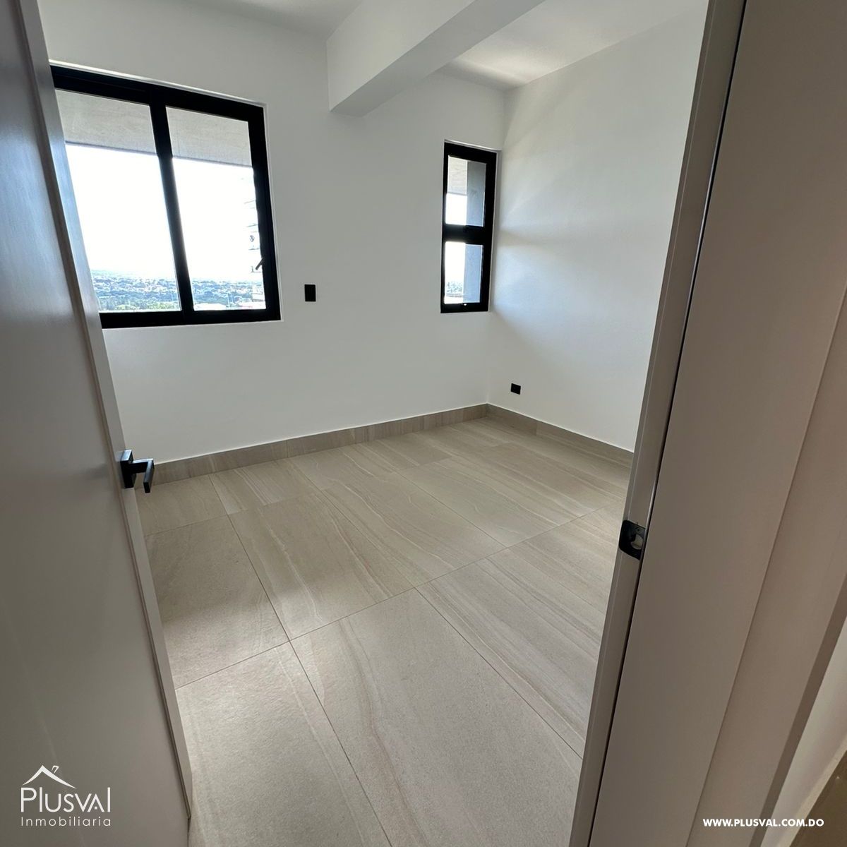 Exclusivo apartamento de 3 habitaciones  ubicado en La Esmeralda 409877