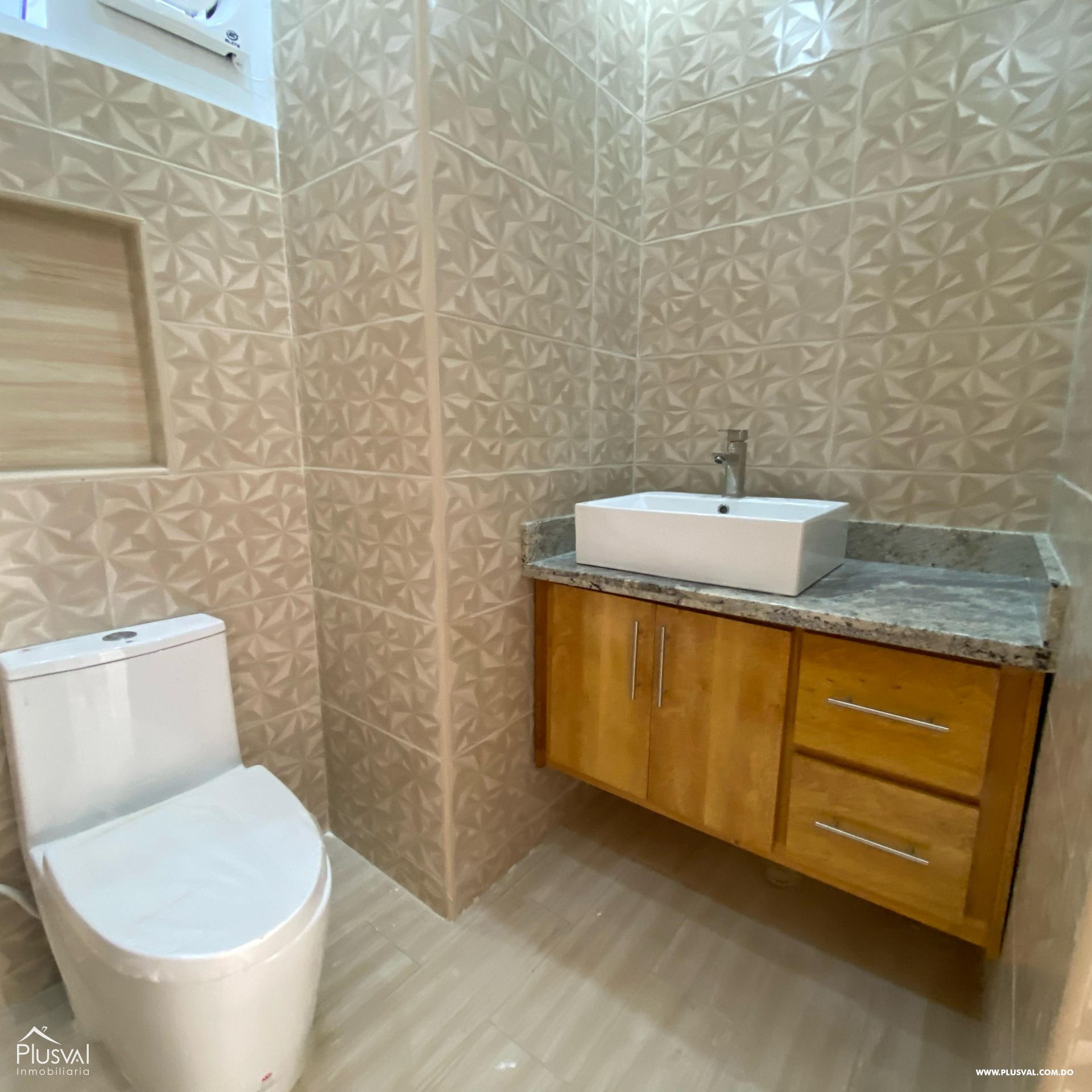 Hermosa Casa en proyecto Cerrado con fachada Moderna y amplios espacios 419377