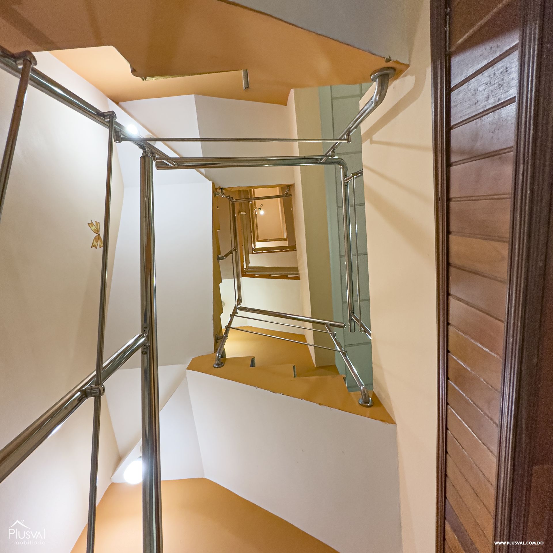 En Venta Edificio comercial de 6 Niveles Ensanche La Julia 244599