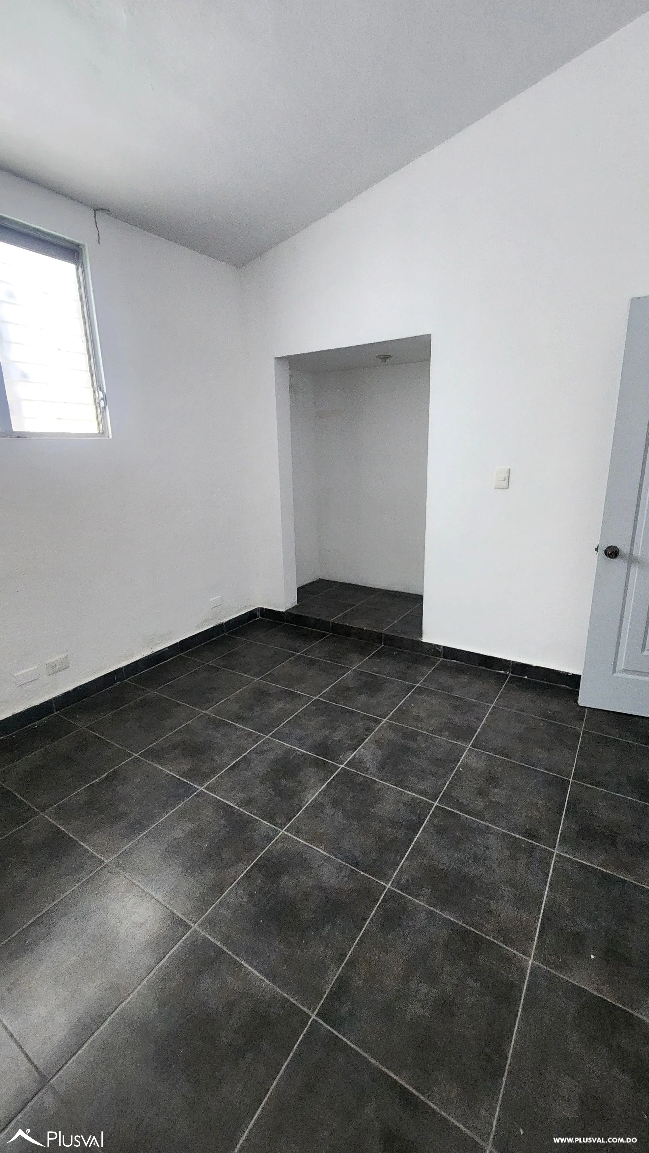 Se alquila casa para fines comerciales. 502713