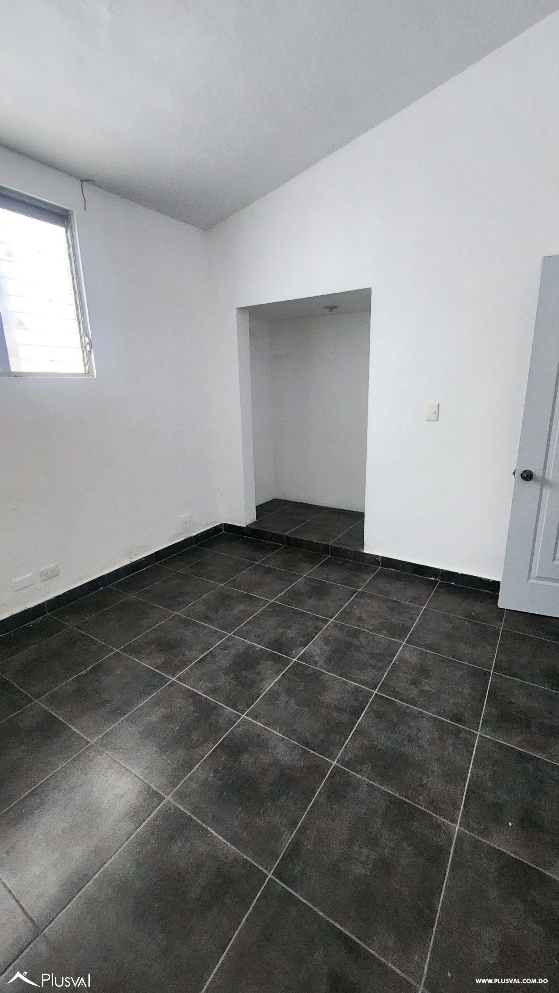 Se alquila casa para fines comerciales. 502713