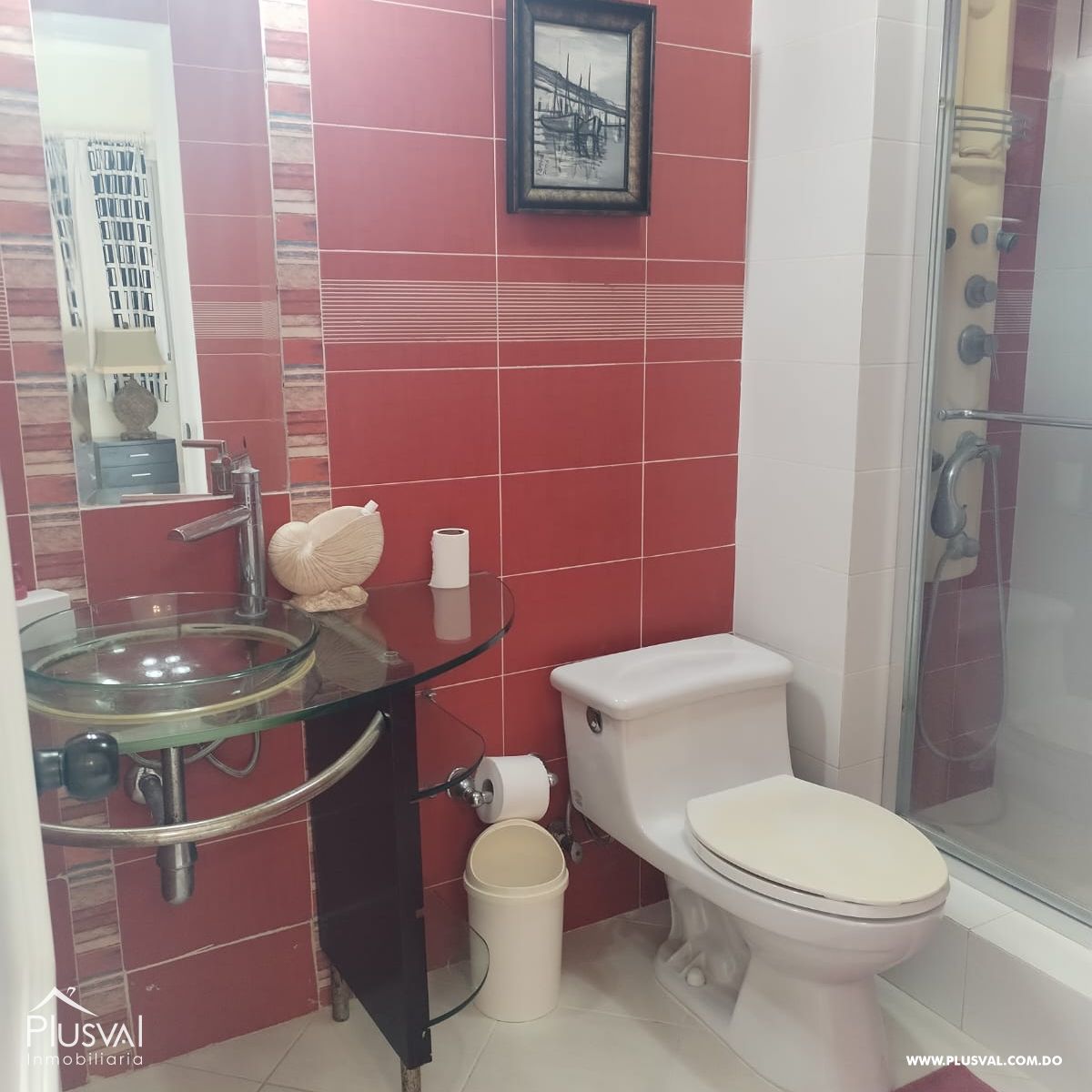 Villa en Guavaberry de dos niveles con vista hacia la piscina y campo de golf. 367968