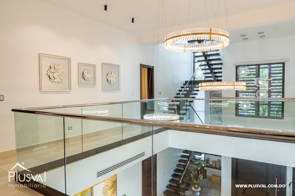 Elegante y Espaciosa Casa de Tres Niveles en Venta Ubicada en Cerros de Gurabo 495879