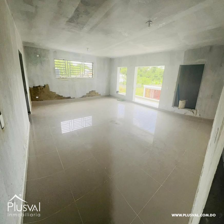 Casa familiar de 3 niveles con piscina en San Francisco de Macorís 436163