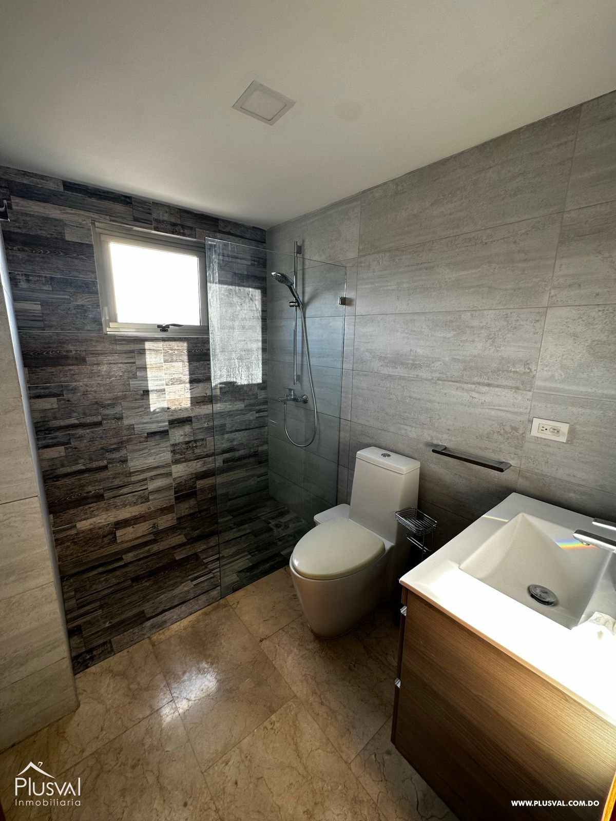 Residencia de lujo en Evaristo Morales. Amplio, privado y estratégicamente ubicado. 319283