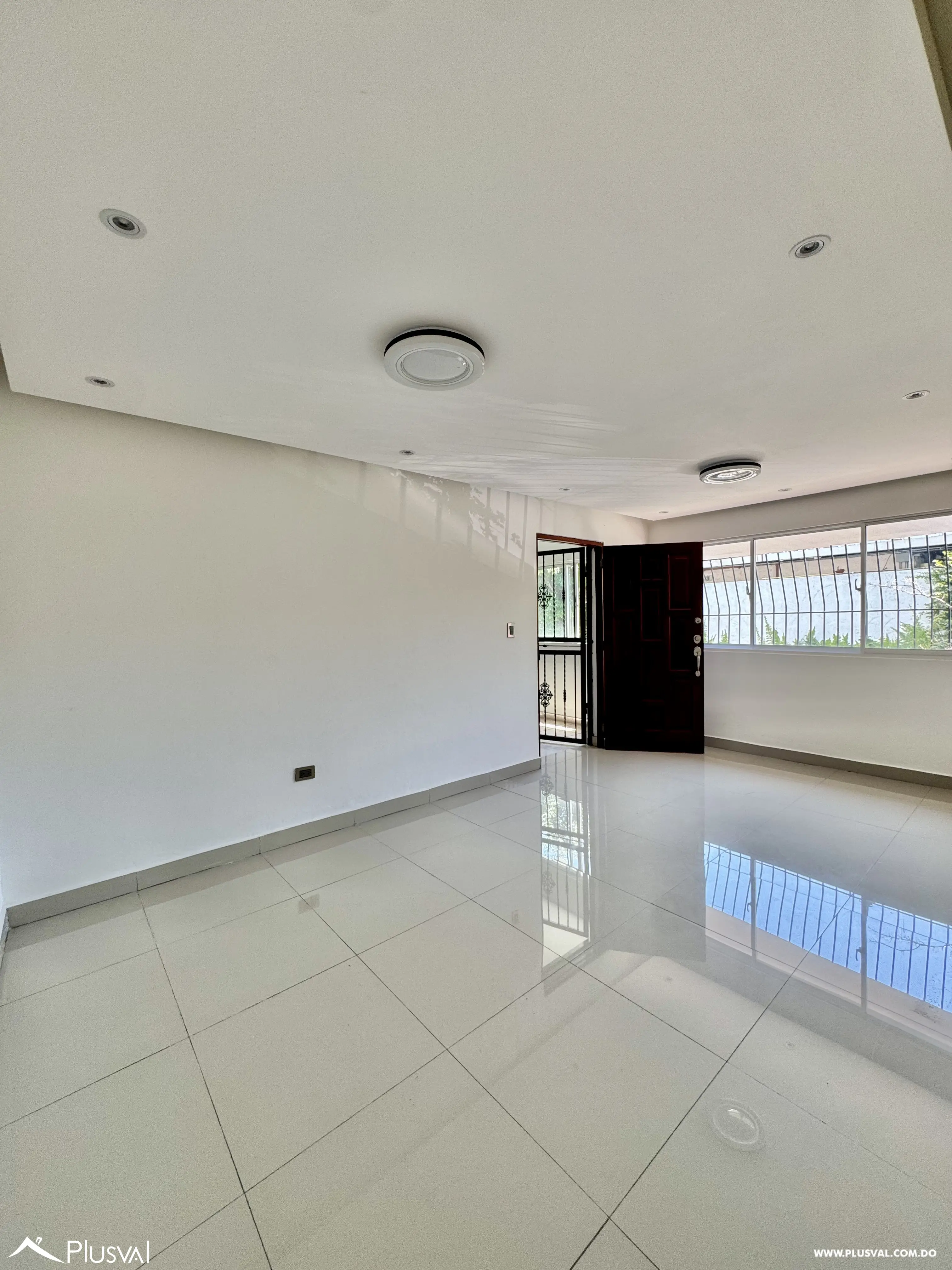 Alquilo Maravilloso Apto Remosado en Excelente Zona de Evaristo  Morales 503285