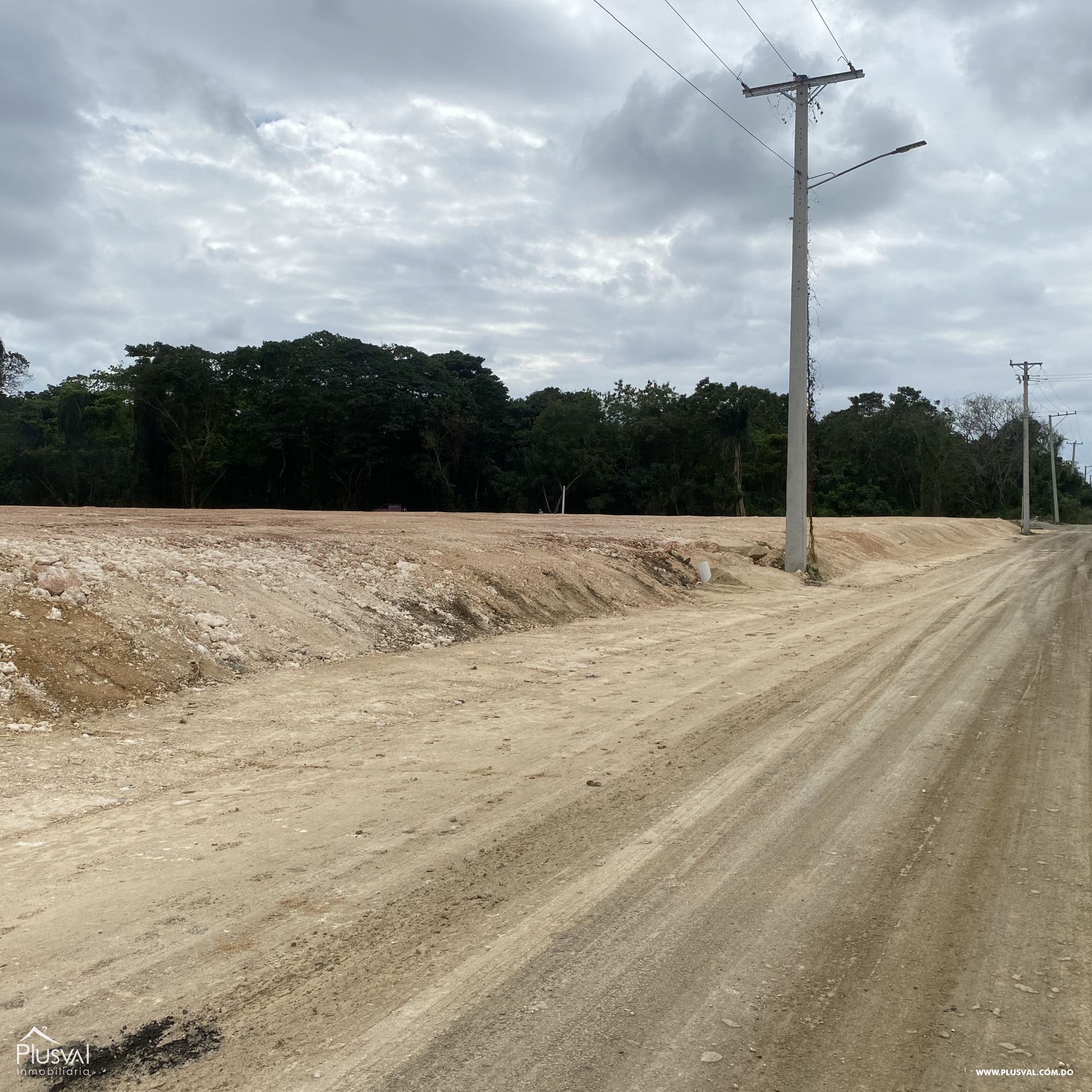 Solar Ubicado en la Autopista Duarte km 17 Para Construccion de Naves 381190
