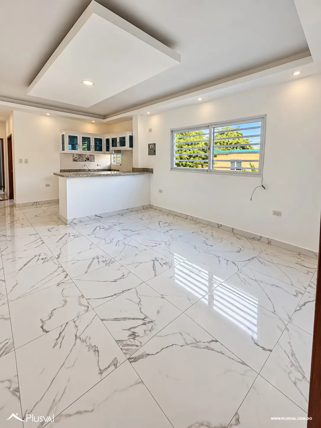 Edificio de Tres Niveles y Diez Apartamentos  de 225.26 MT2 530146