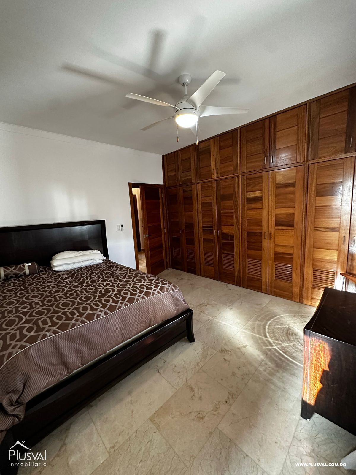 Residencia de lujo en Evaristo Morales. Amplio, privado y estratégicamente ubicado. 319292