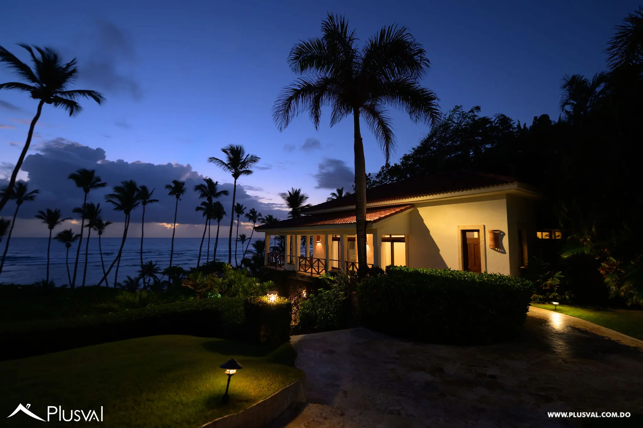 Preciosa Villa en venta. primera línea de playa en Cabrera 476768