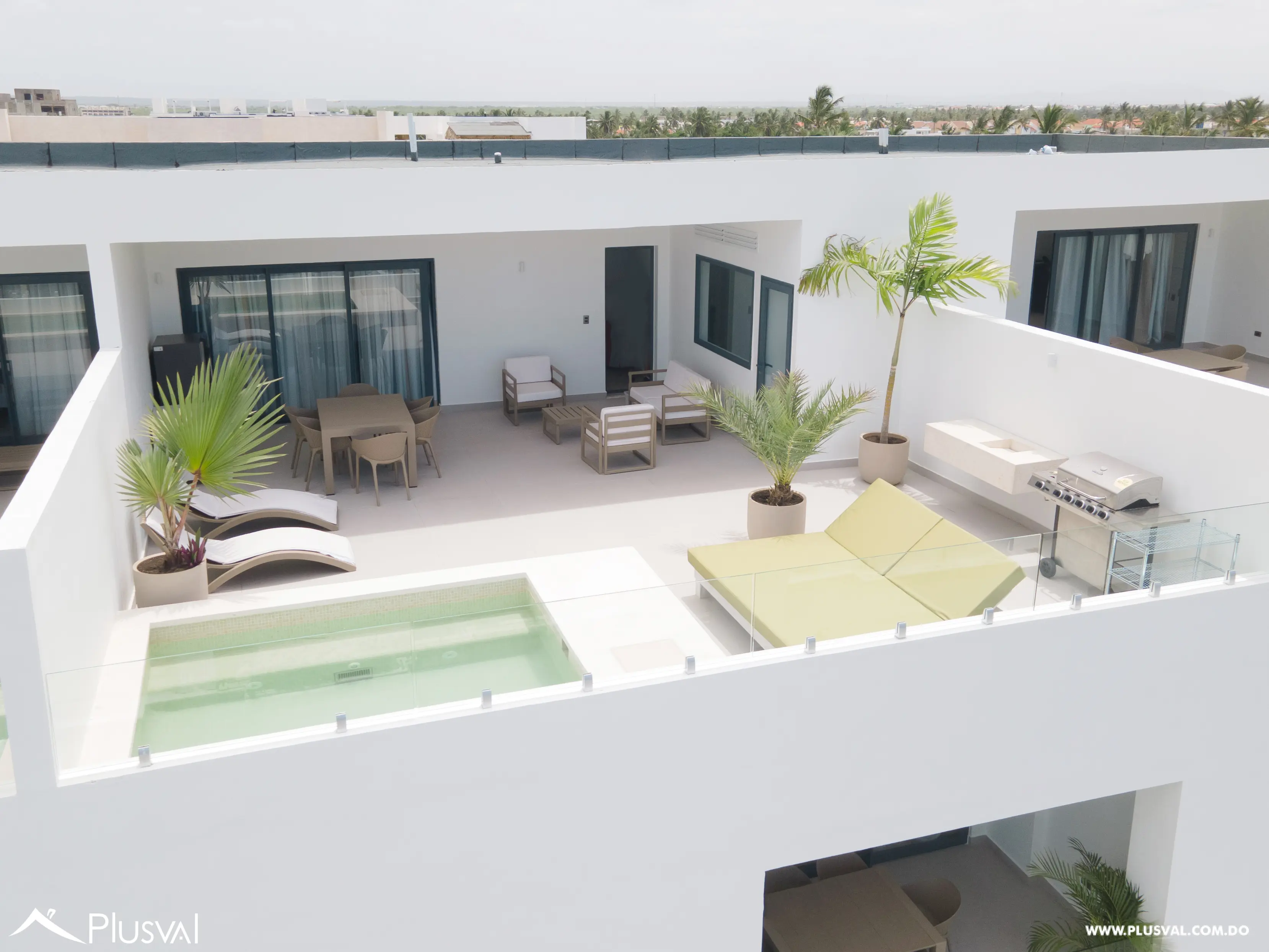 Penthouse dúplex con terraza panorámica y piscina privada a pasos de la playa en Los Corales 487772