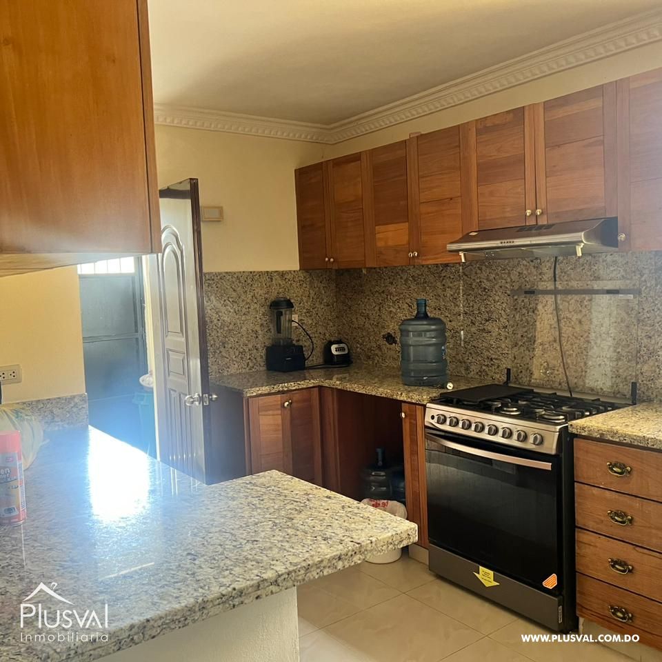 Casa en venta en Santo Domingo Este, mas una segunda casa con jacuzzi en el segundo piso. 381780